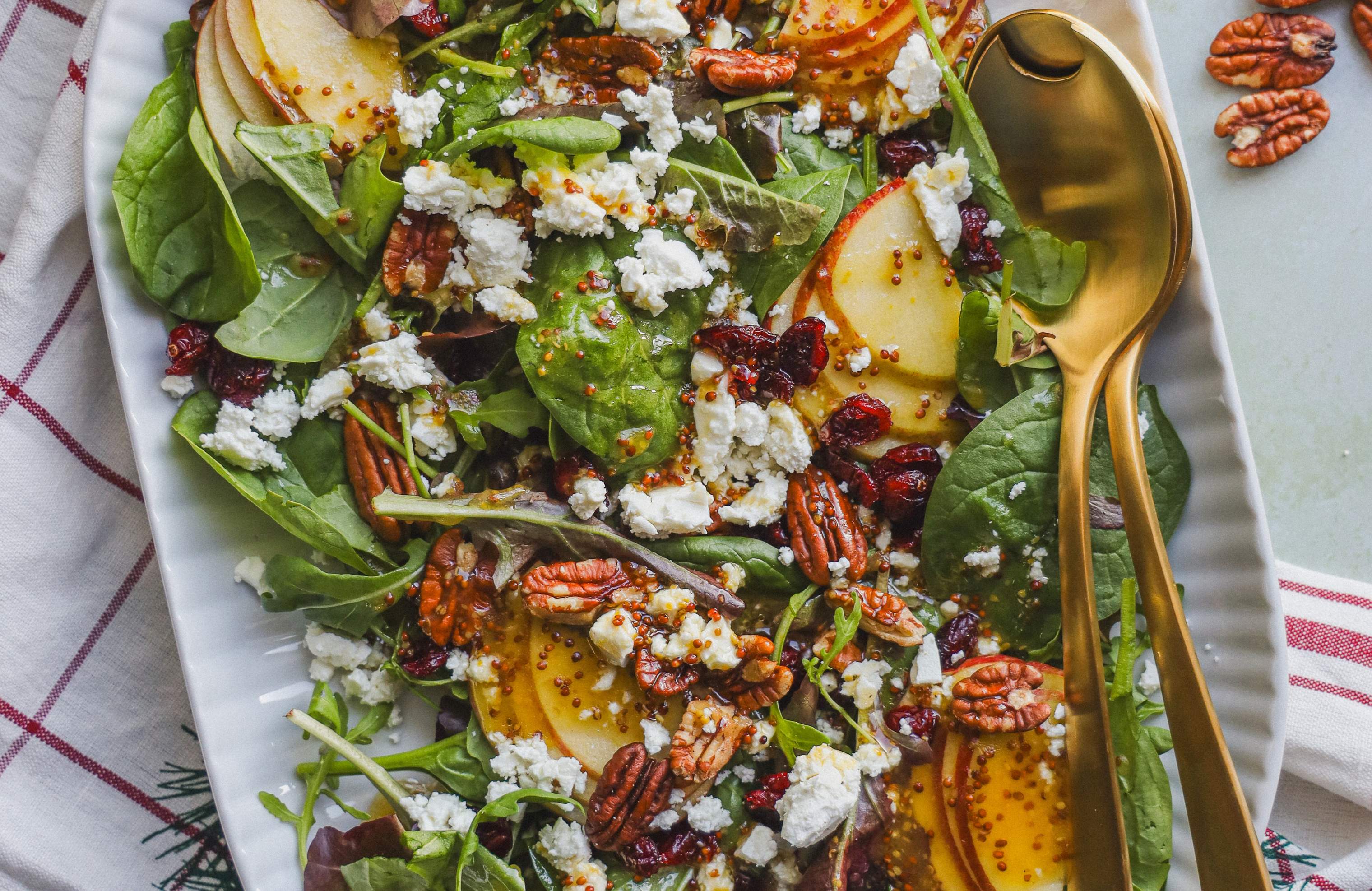Julesalat med æbler og feta
