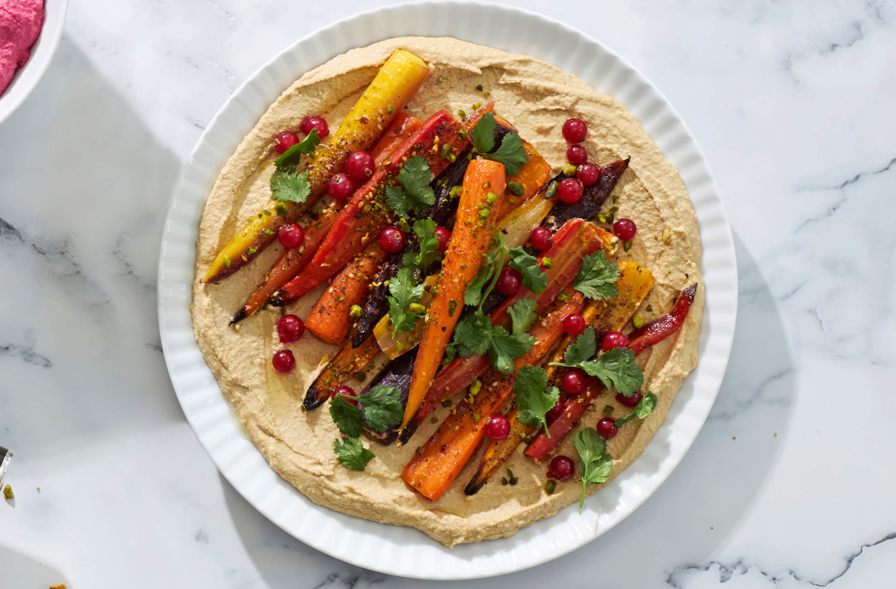 Ristede gulerødder med humus og dukkah-drys