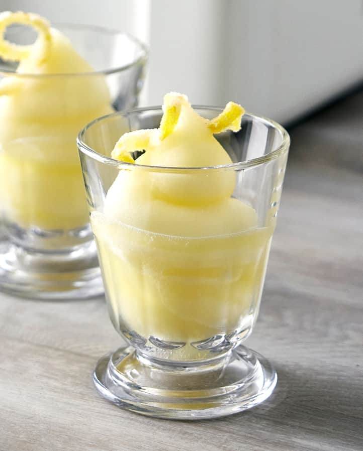 Citronsorbet i slushice-maskine