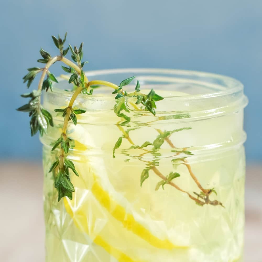 lemonade med timian