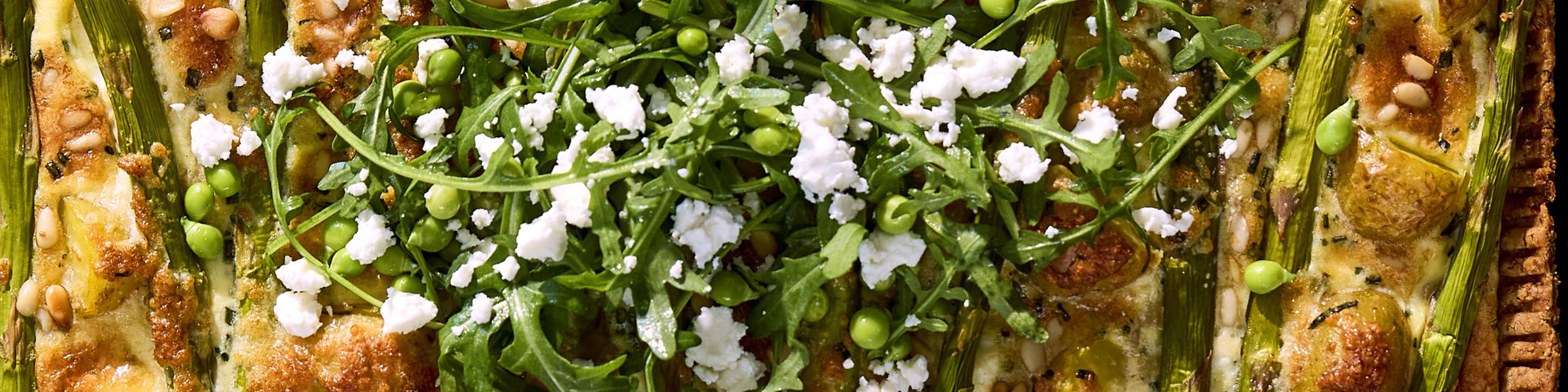 Sommertærte med asparges og feta