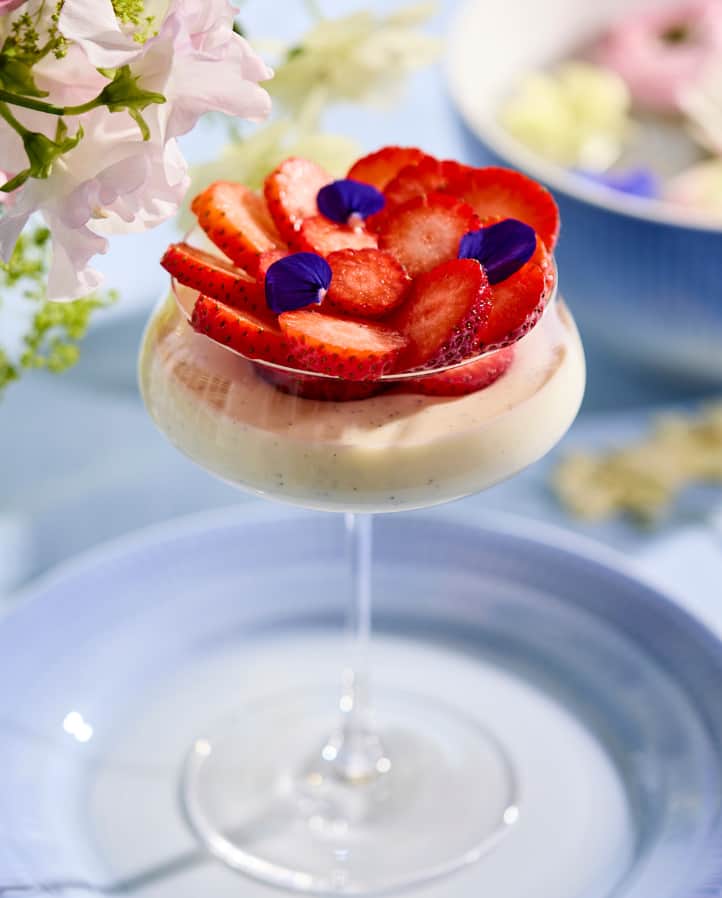 Koldskålspannacotta med jordbær