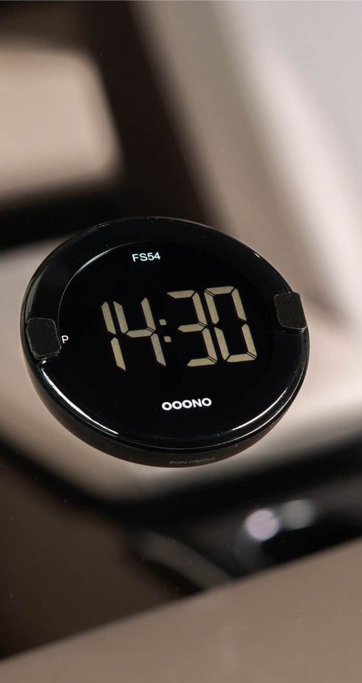 Automatisk p-skive fra Ooono i forrude