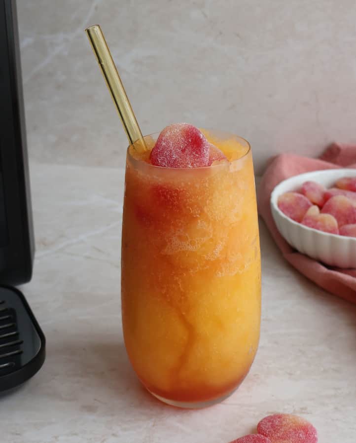 Slushice med smag af fersken-slik