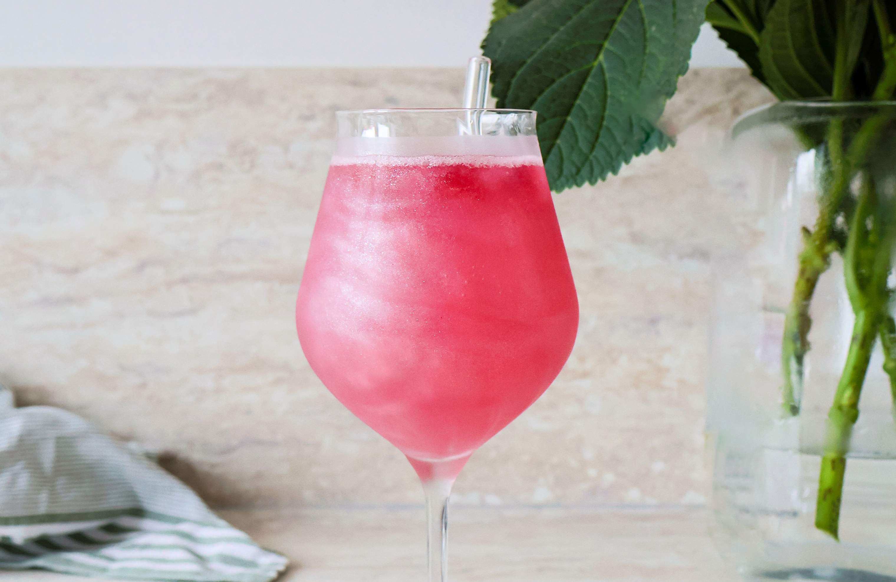 Barbie drink: Solbær og lemon med glimmer