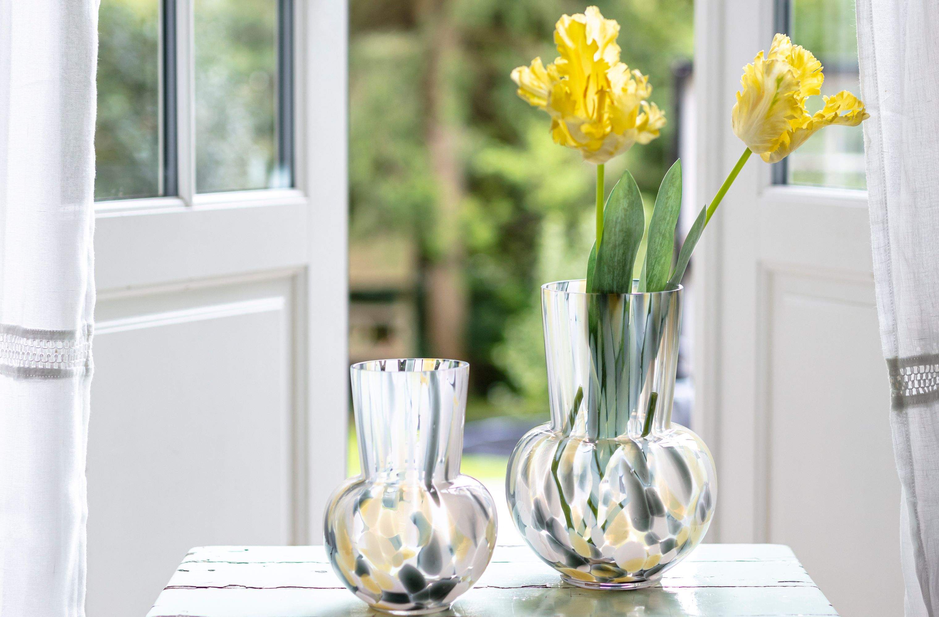 Kunstige blomster gule i vase