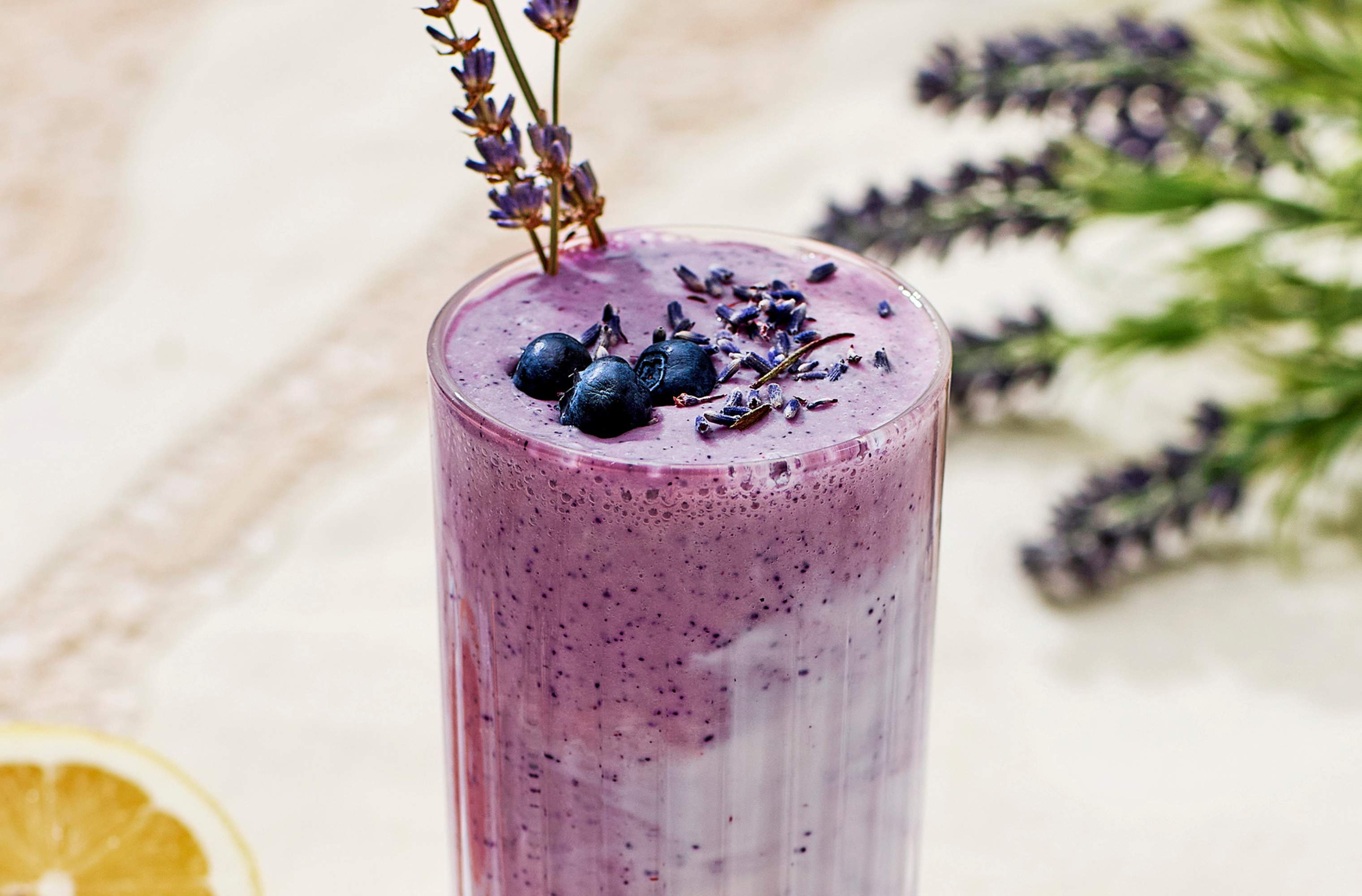 Blåbærsmoothie med lavendel