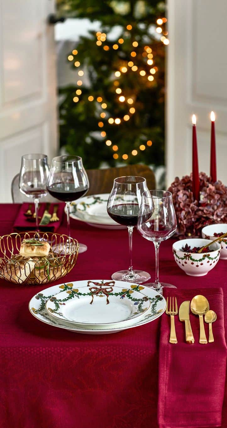 Rød juledug fra Royal Copenhagen stjerne riflet jul