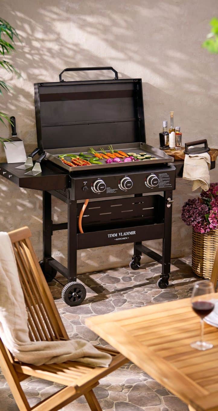 Plancha grill fra Timm Vladimir Kitchen med mad på