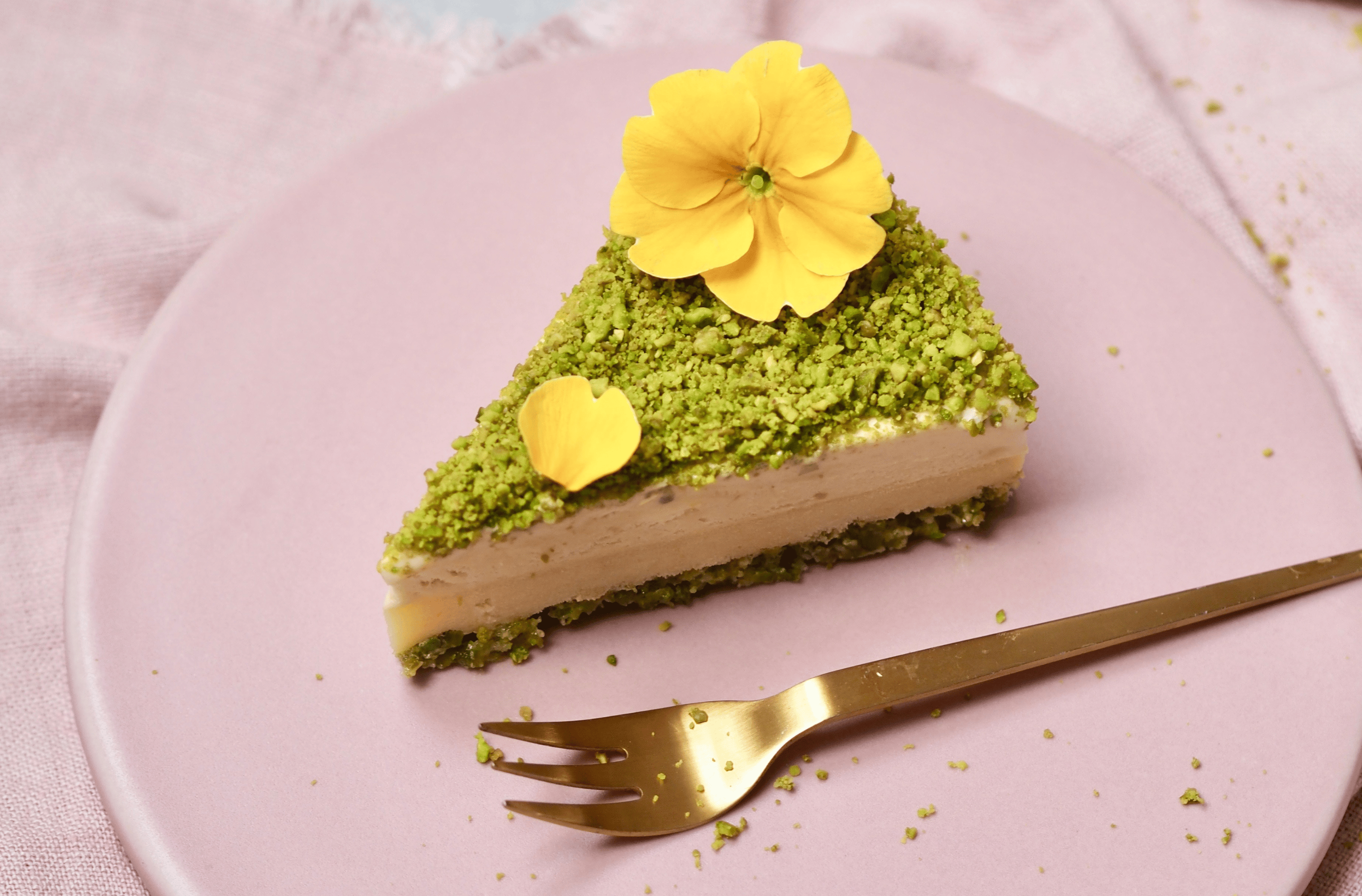 Islagkage med pistacie og karamel