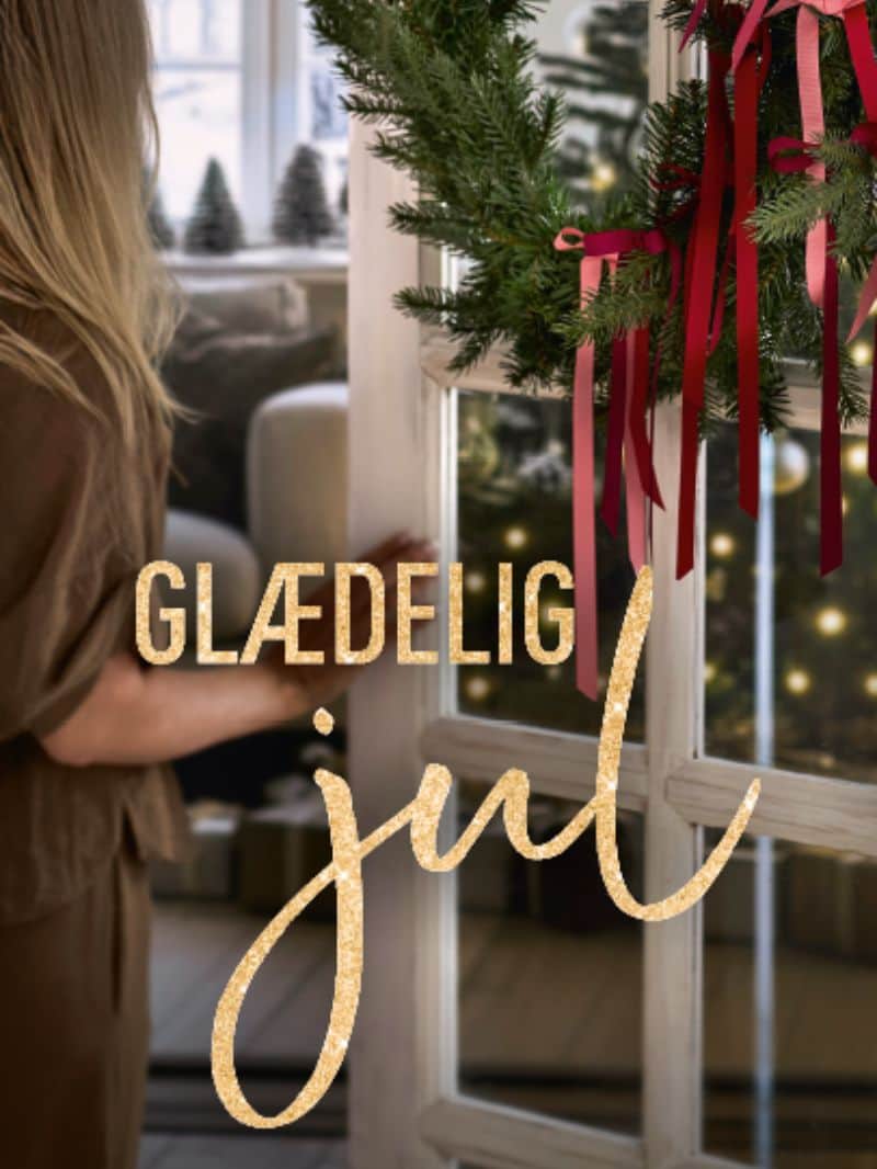 Julekrans på dør med glædelig jul