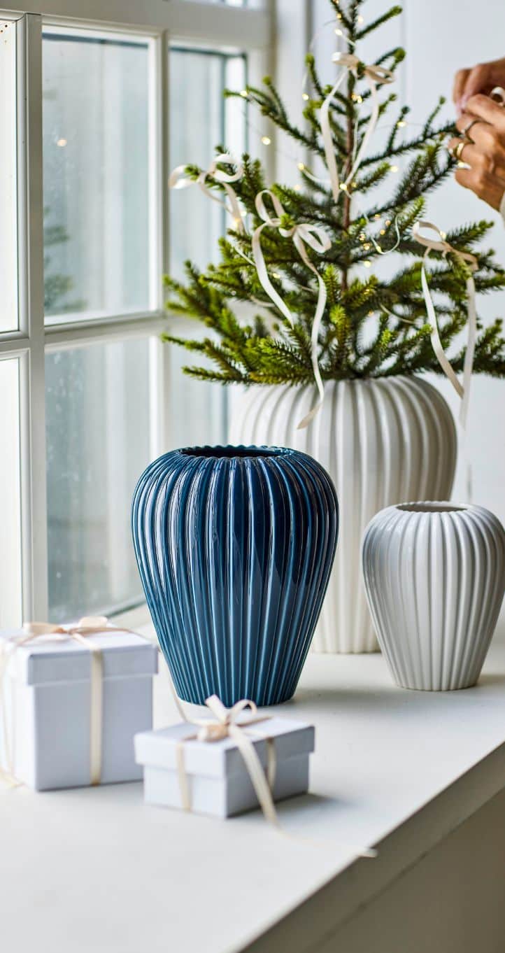 Eslauvaser fra erik bagger a/s med grantræ