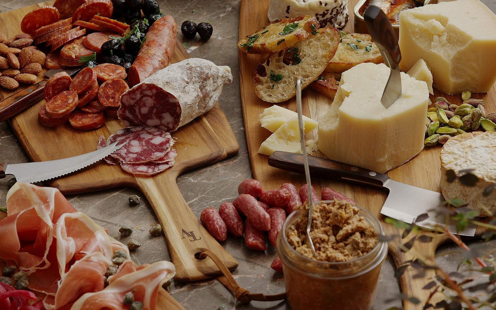 Sammensæt den perfekte tapas på bræt