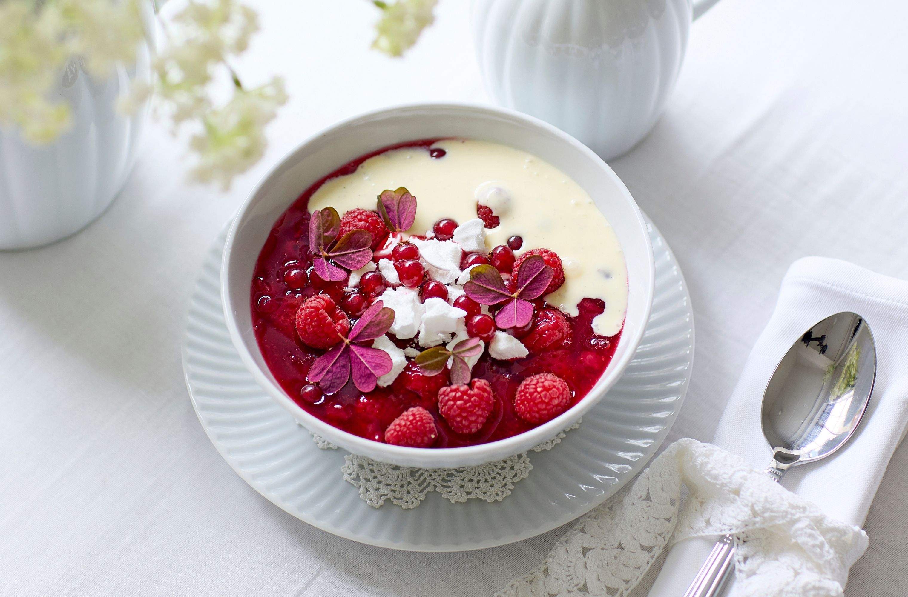 Rødgrød med cremesauce