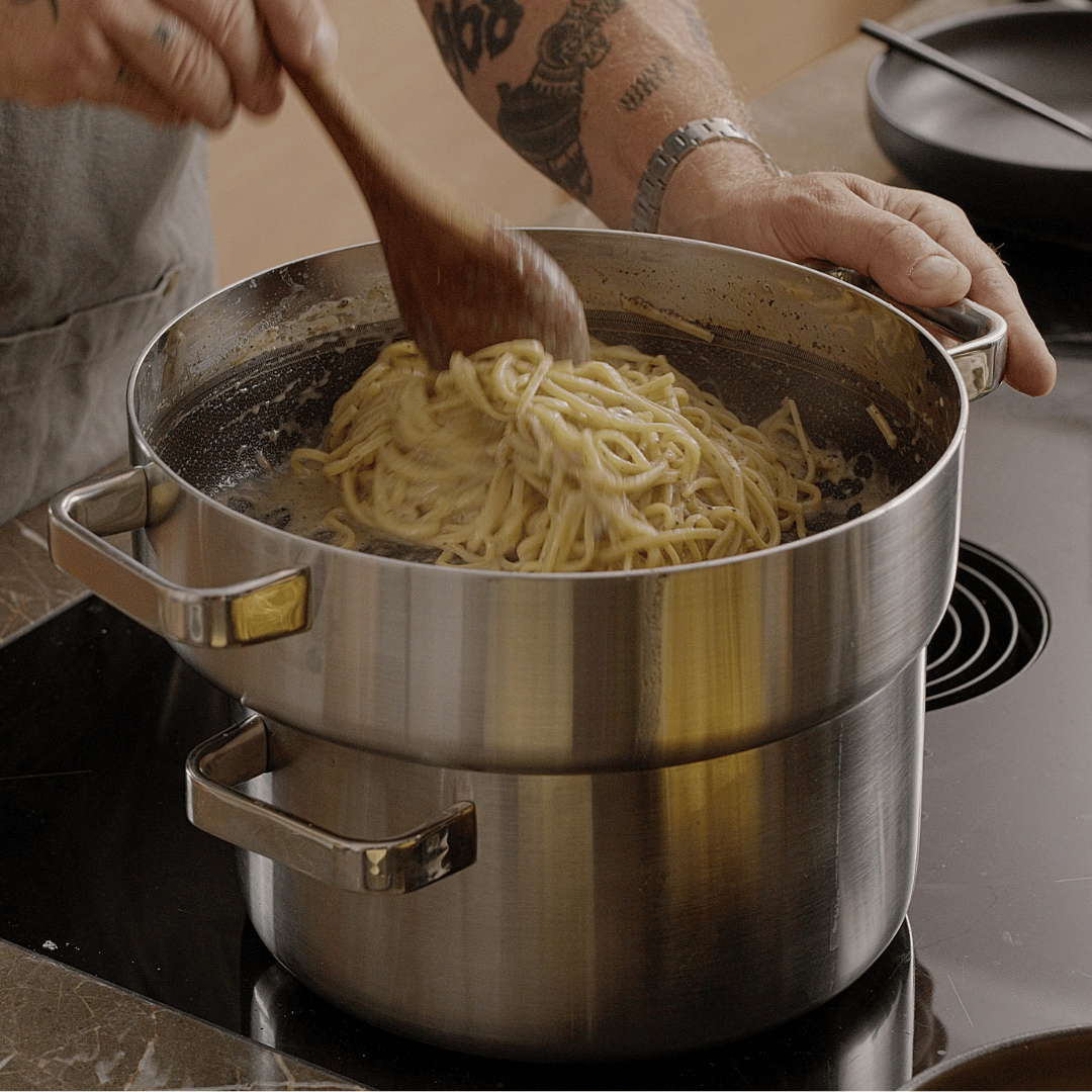 pasta spaghetti cacio e pepe