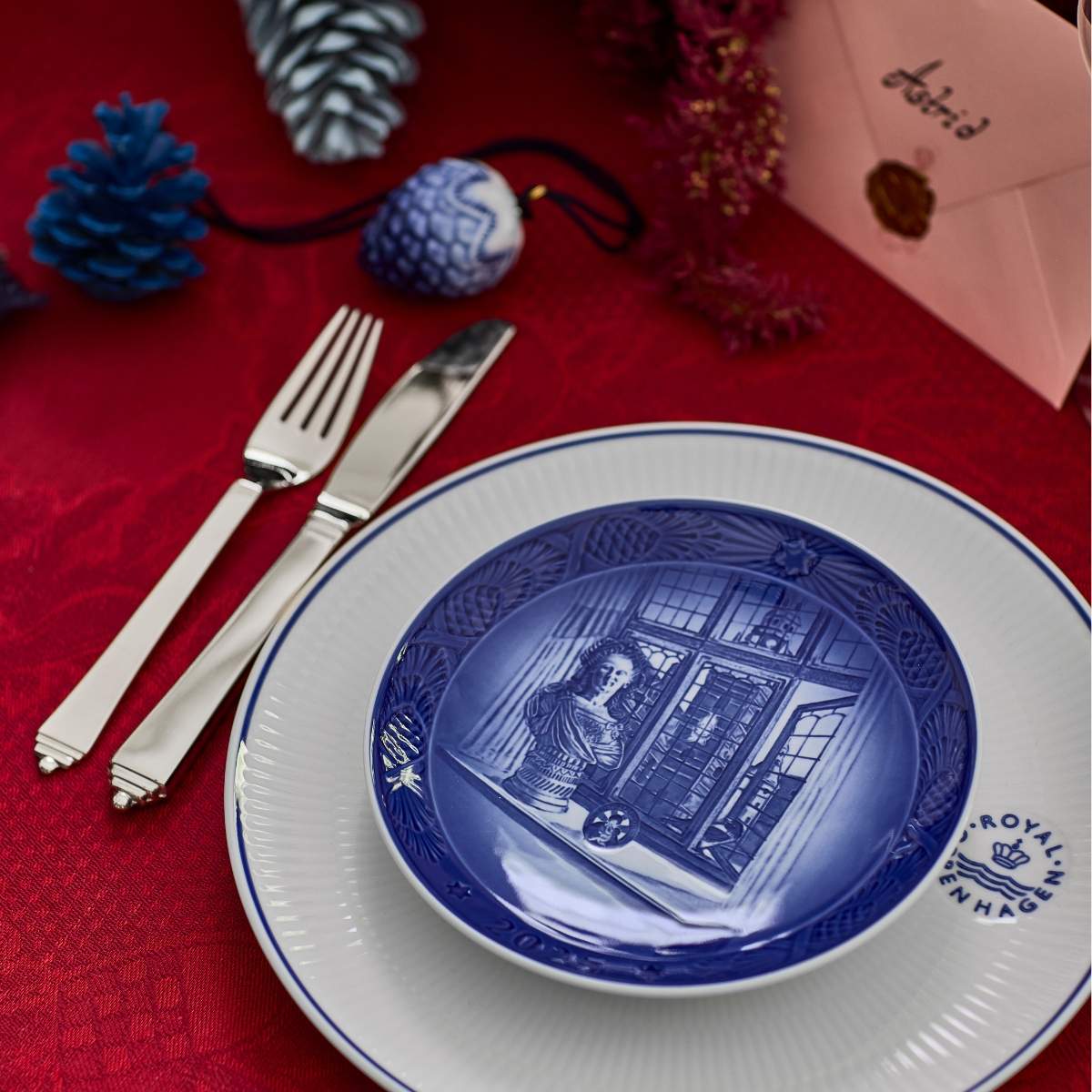 borddækning rød og blå