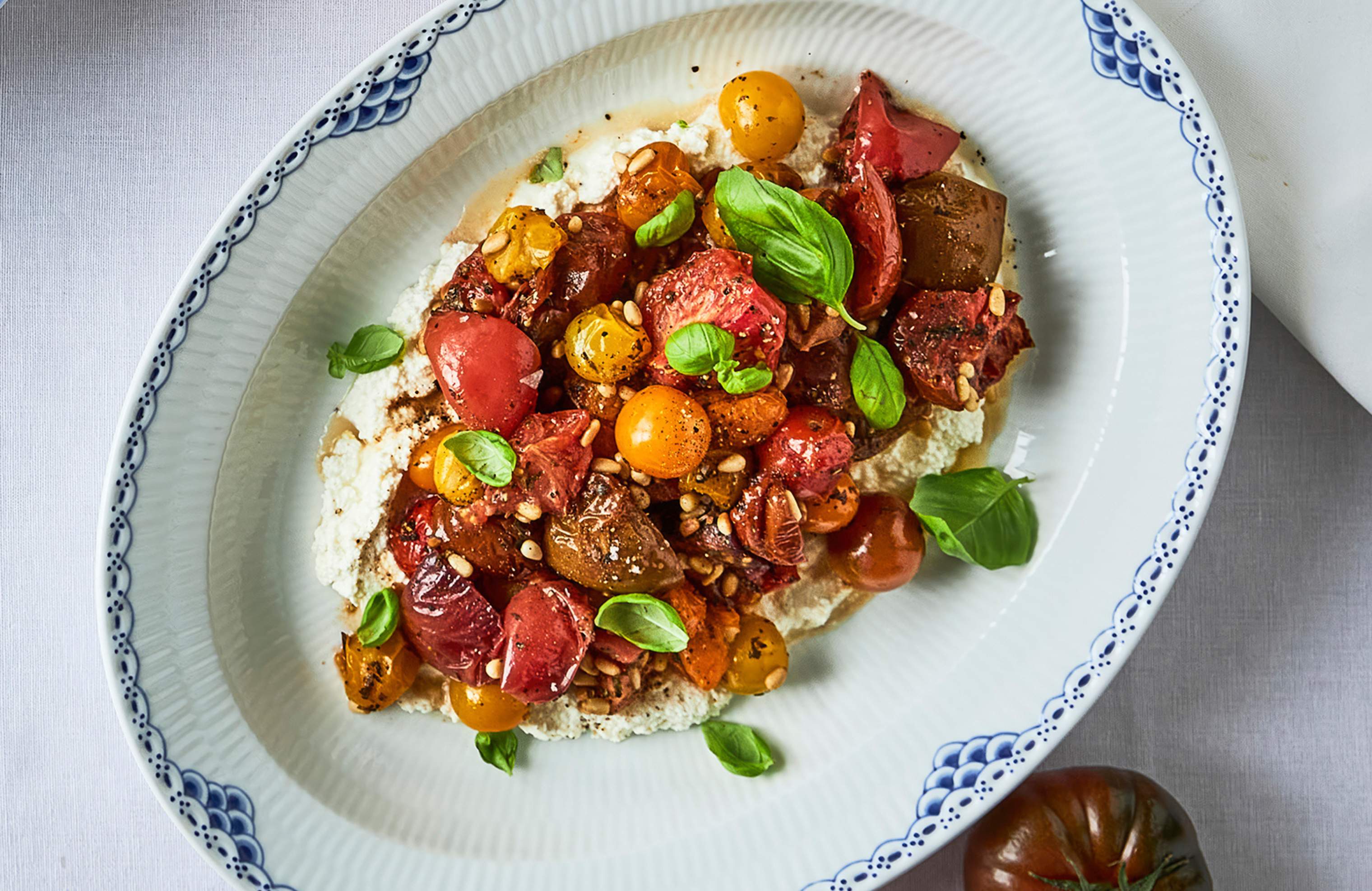 Lun tomatsalat med ricotta