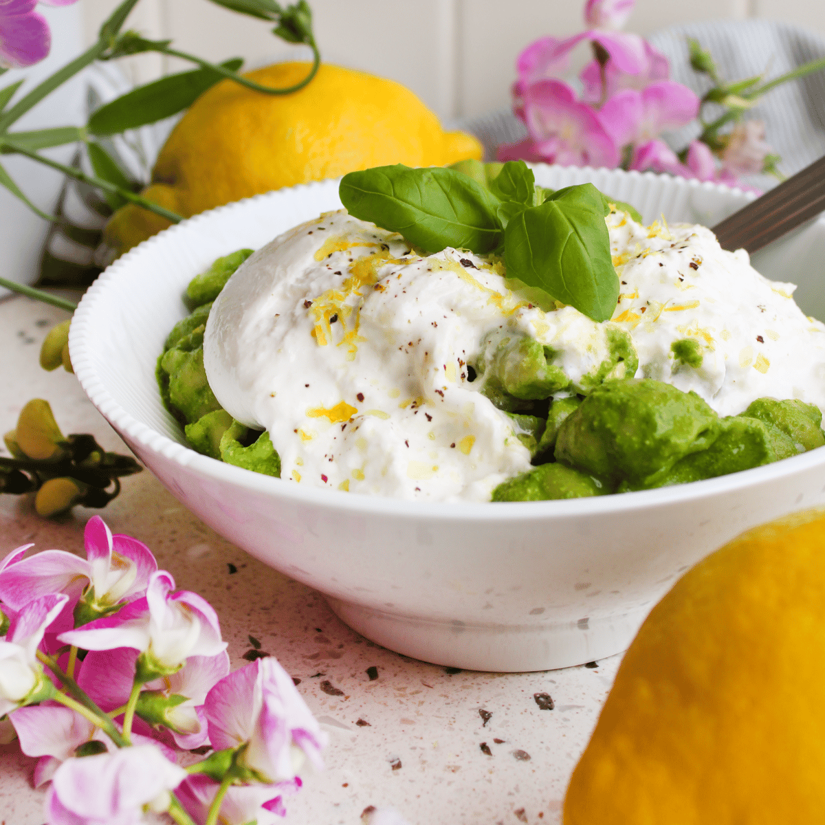 Grøn pasta med burrata-ost
