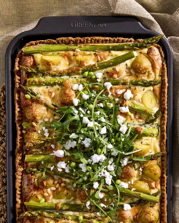 Sommertærte med asparges og feta
