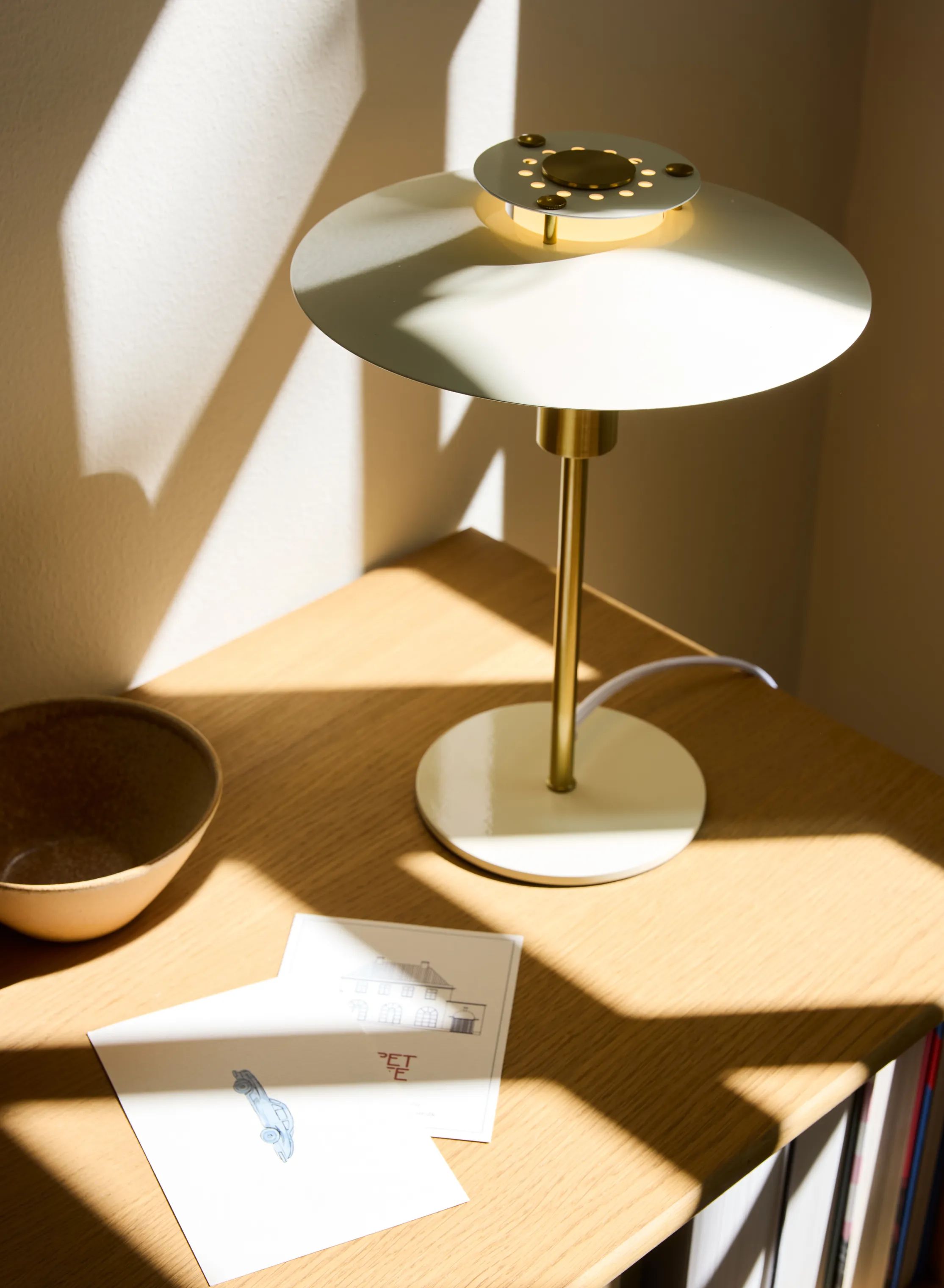 Halo Design Bordlamper Rivoli Bordlampe i Creme, 2