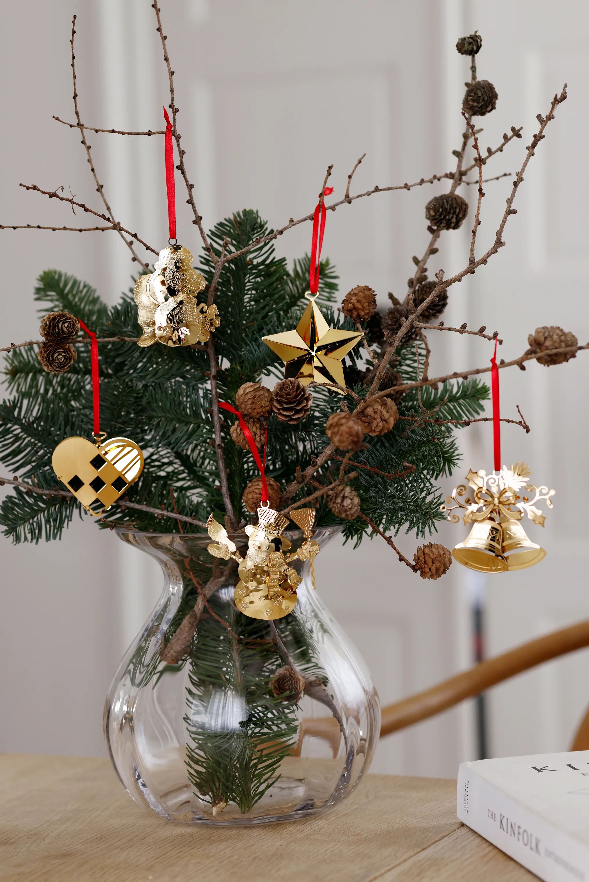 Casa Christmas Juleophæng Ornament - Stjerne i Guld m/røde bånd, 2