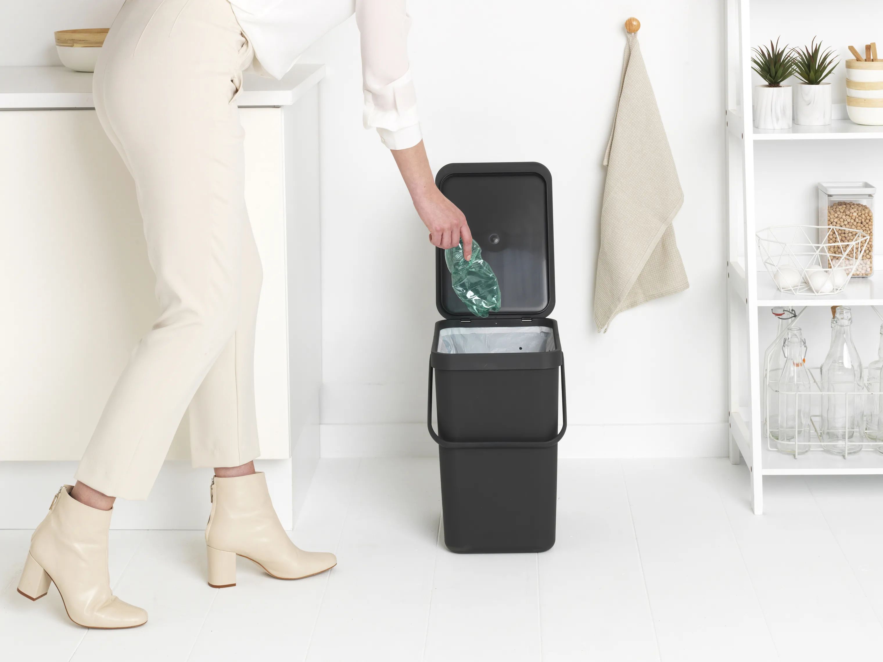 Brabantia Spande uden pedal Sort & Go Affaldsspand i Grå, 25 L, 3