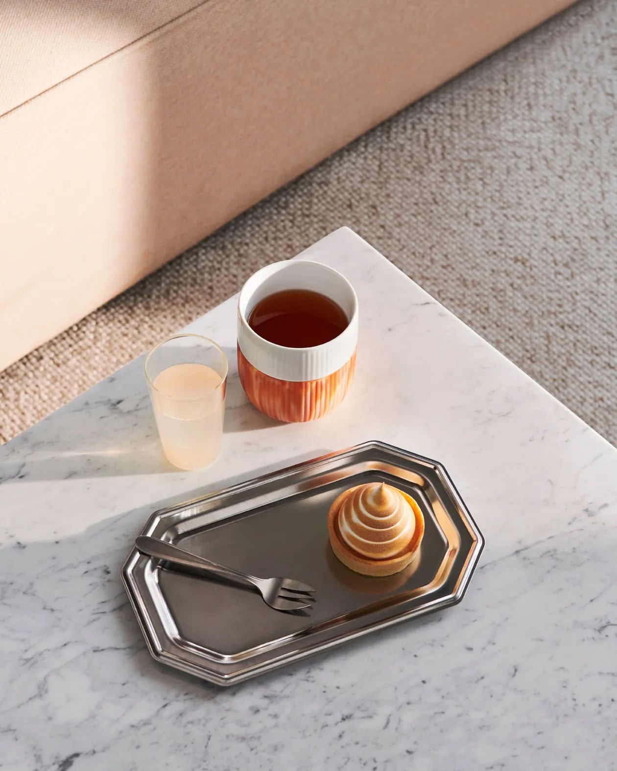 Royal Copenhagen Krus og kopper uden hank Riflet Contrast Marble Krus i Warm Ochre, 3