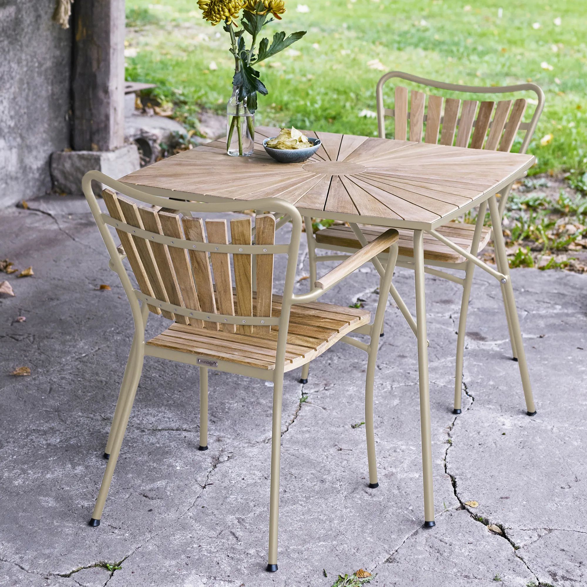 Mandalay Havespiseborde Marguerit havebord i taupe, 2
