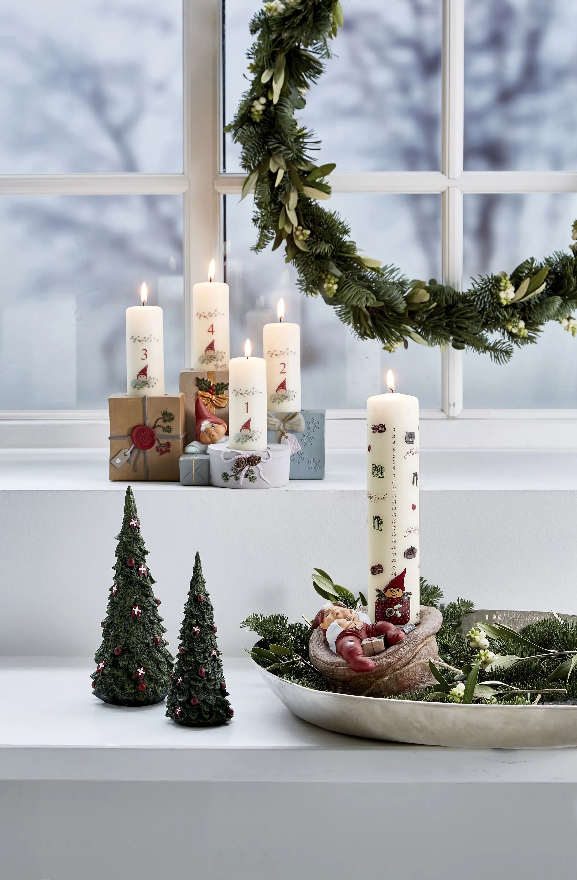 Klarborg Jule- og adventsstager Lysestage - Nisse Theodor i Brun/rød, 10 cm, 2