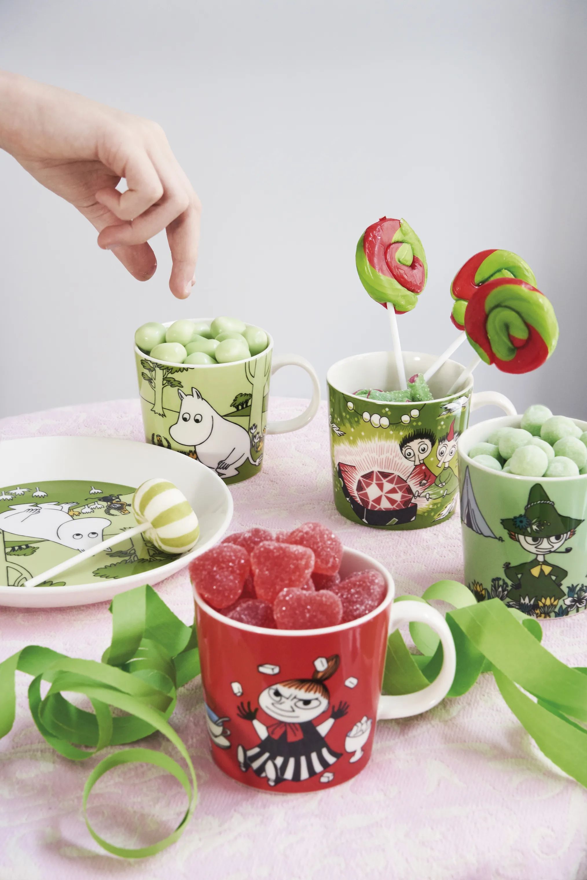 Moomin Arabia Krus og kopper med hank Ferieklar Krus - Mumrikken i Mumrikken, 30 cl, 2
