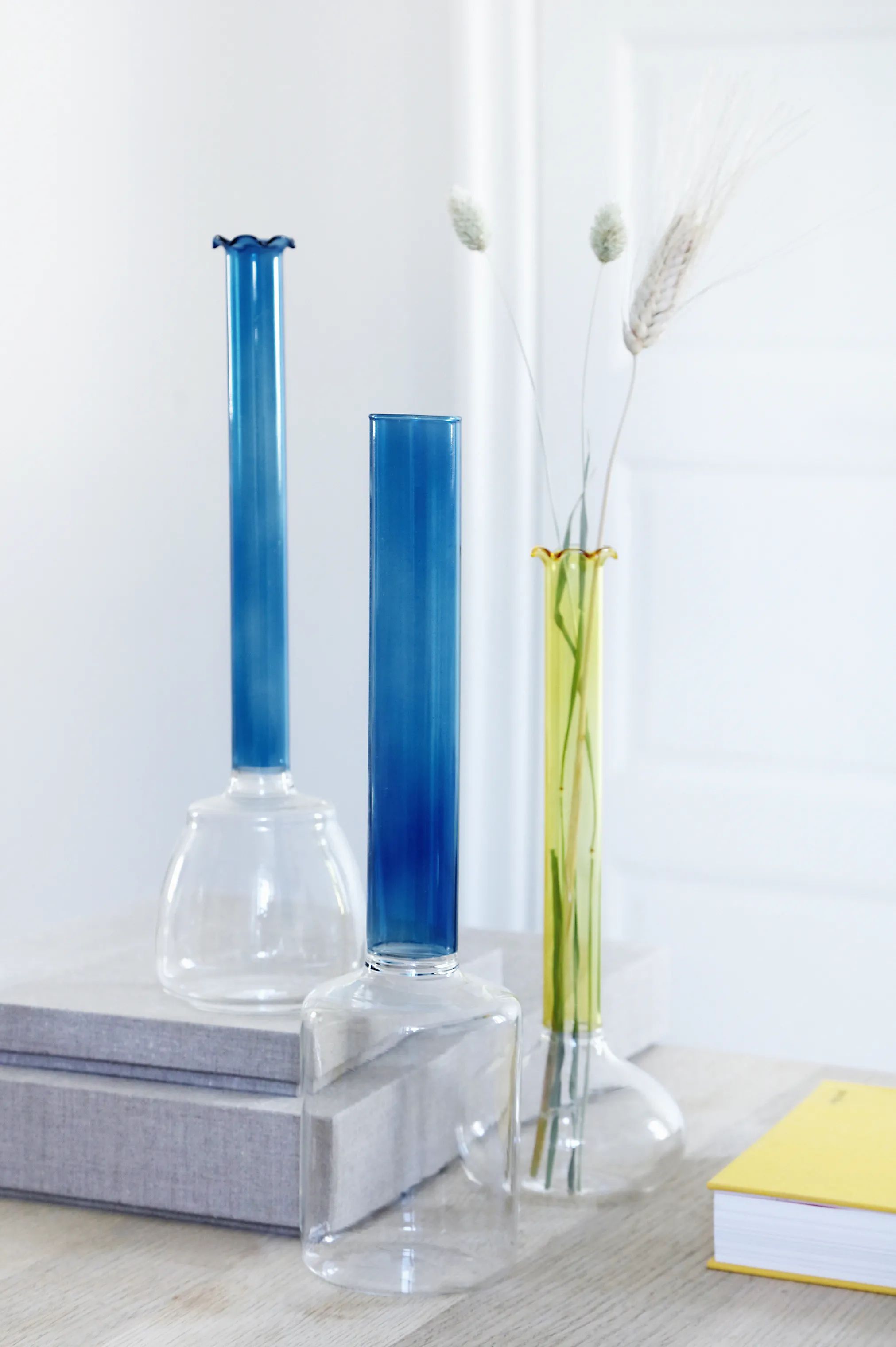 CASA Living Vaser Boligtilbehør SS20 Solitær Vase i Klar/blå, 9 cm, 2