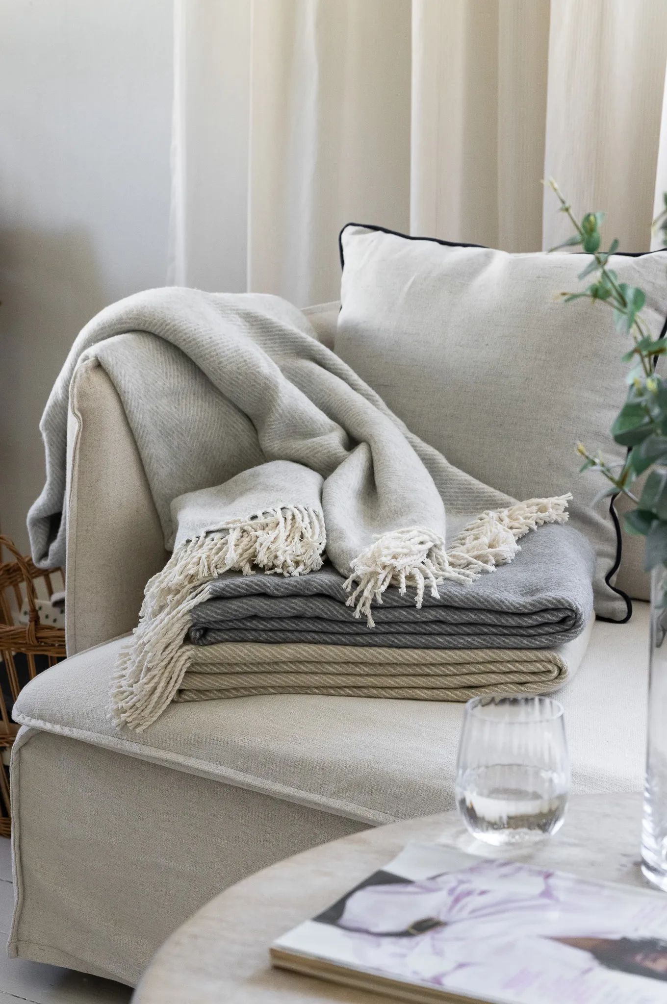 CASA Living Plaider Plaid i Mørkegrå, 2