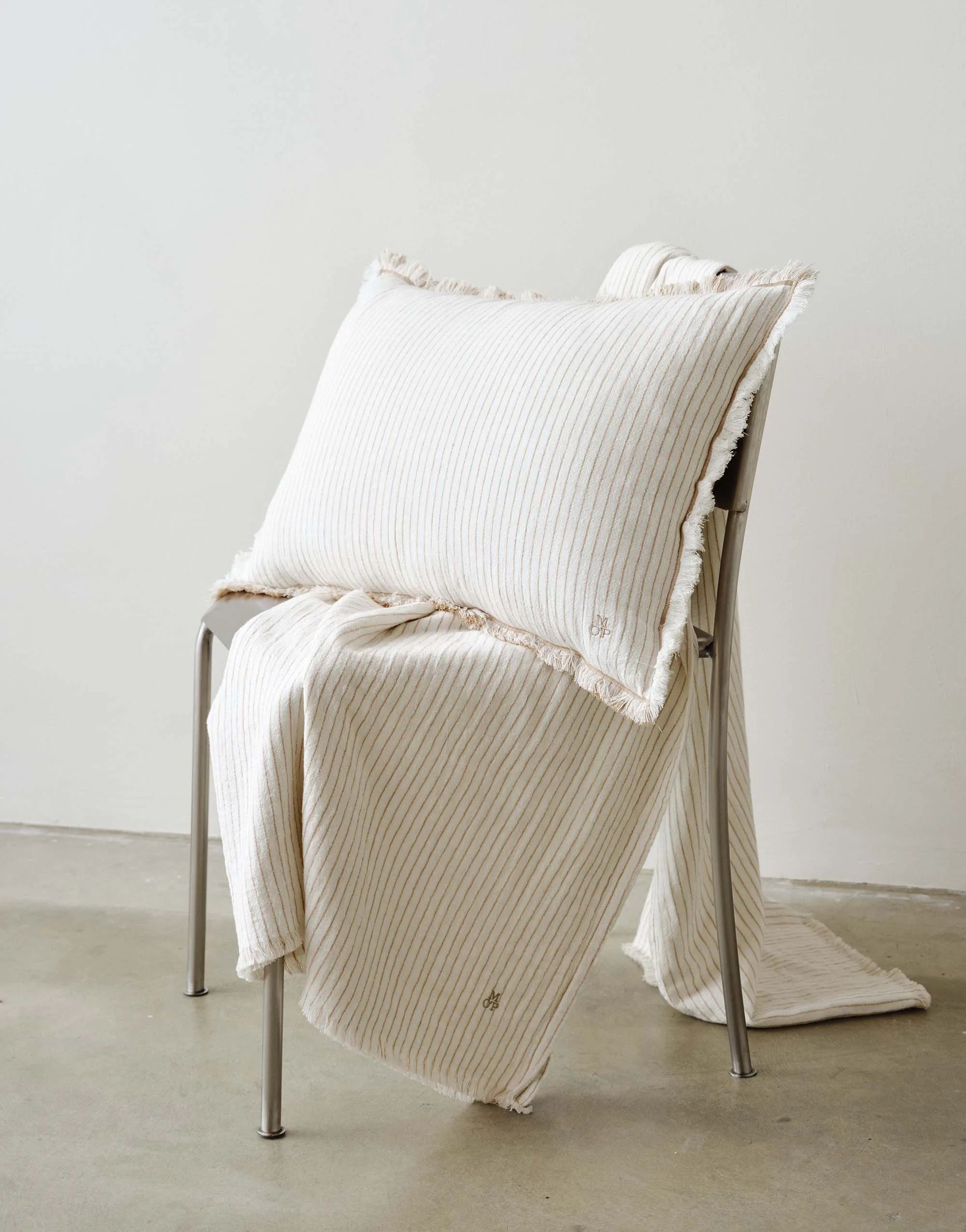 Marc O'Polo Pyntepuder Fine Stripe Pyntepude i Dark sand, B40 x L60 cm, 2