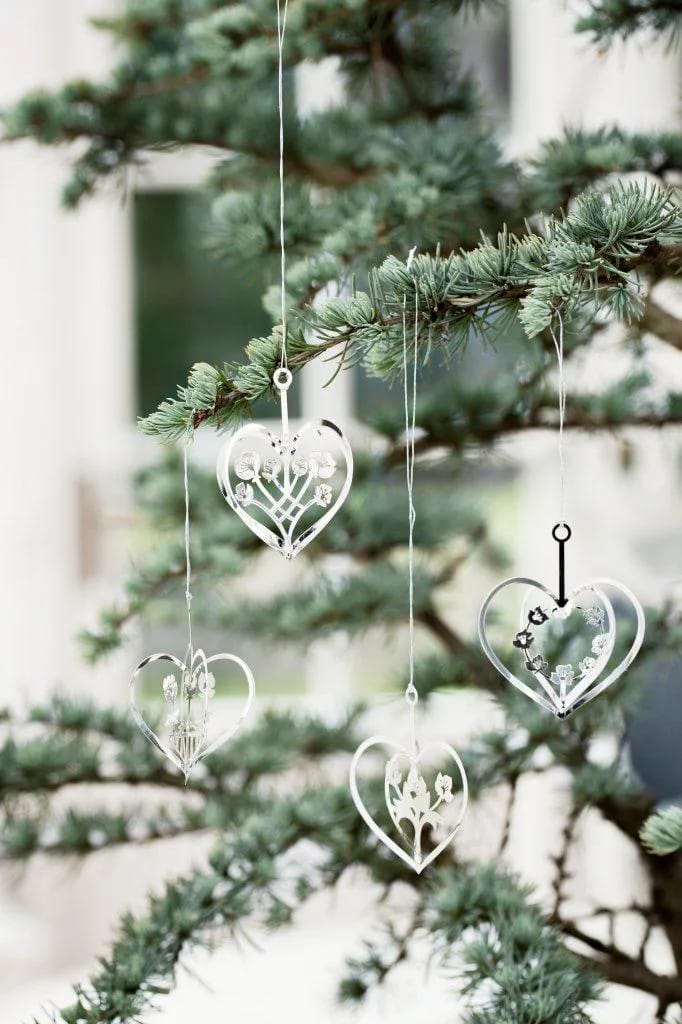 Jette Frölich Design Juleophæng Design Juleophæng Sølvhjerter med blomster – 4 stk. i Sølvfarvet, 6,5 cm, 2