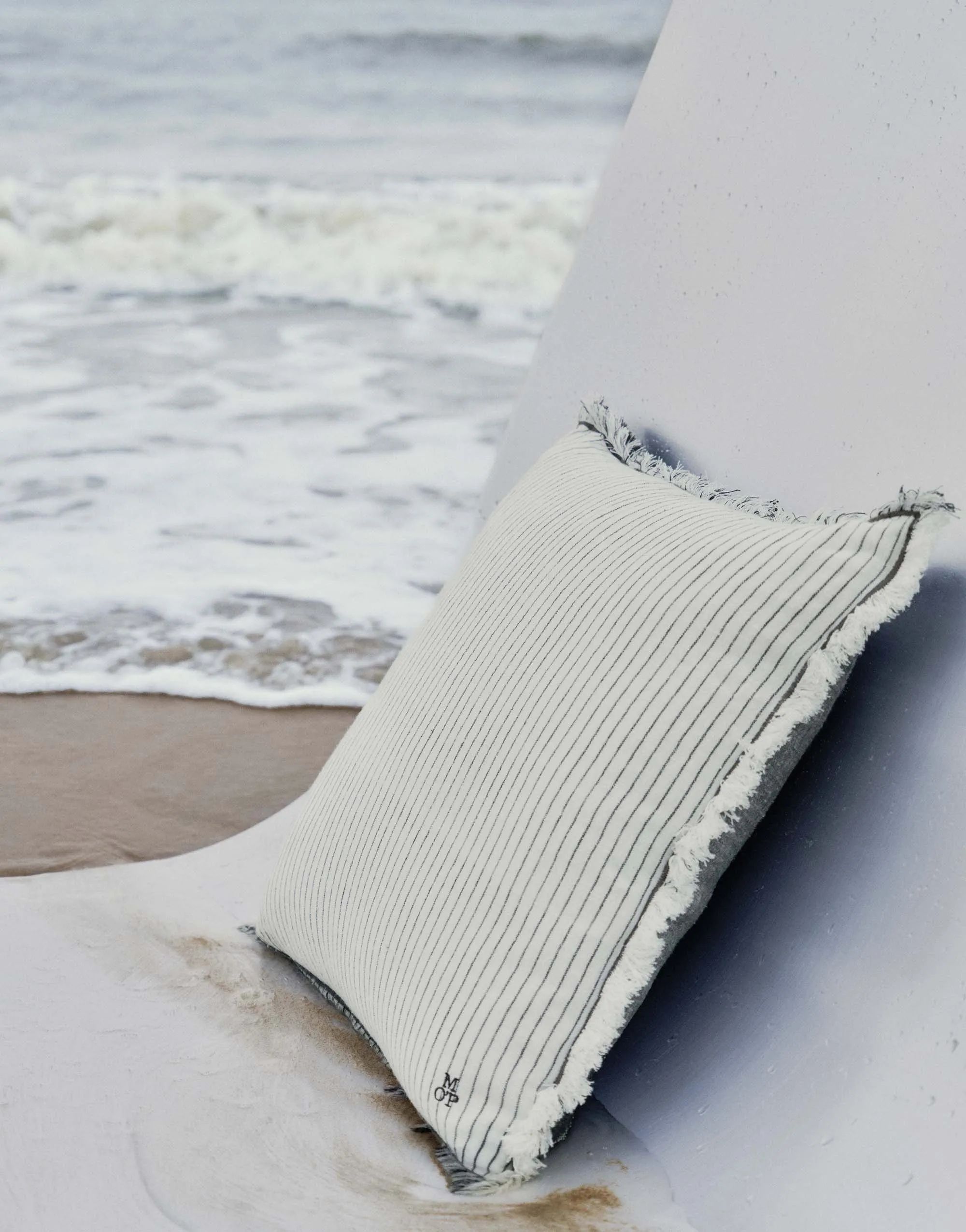 Marc O'Polo Pyntepuder Fine Stripe Pyntepude i Anthracite, B50 x L50 cm, 2