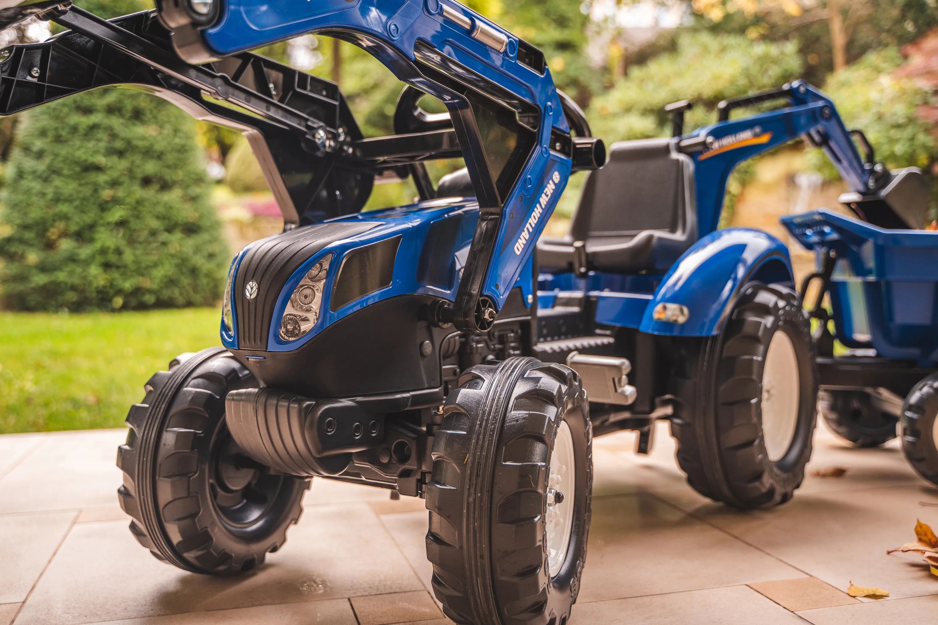 FALK Øvrig udeleg Rendegraver med tippelad og vogn - New Holland i blå/sort, 3