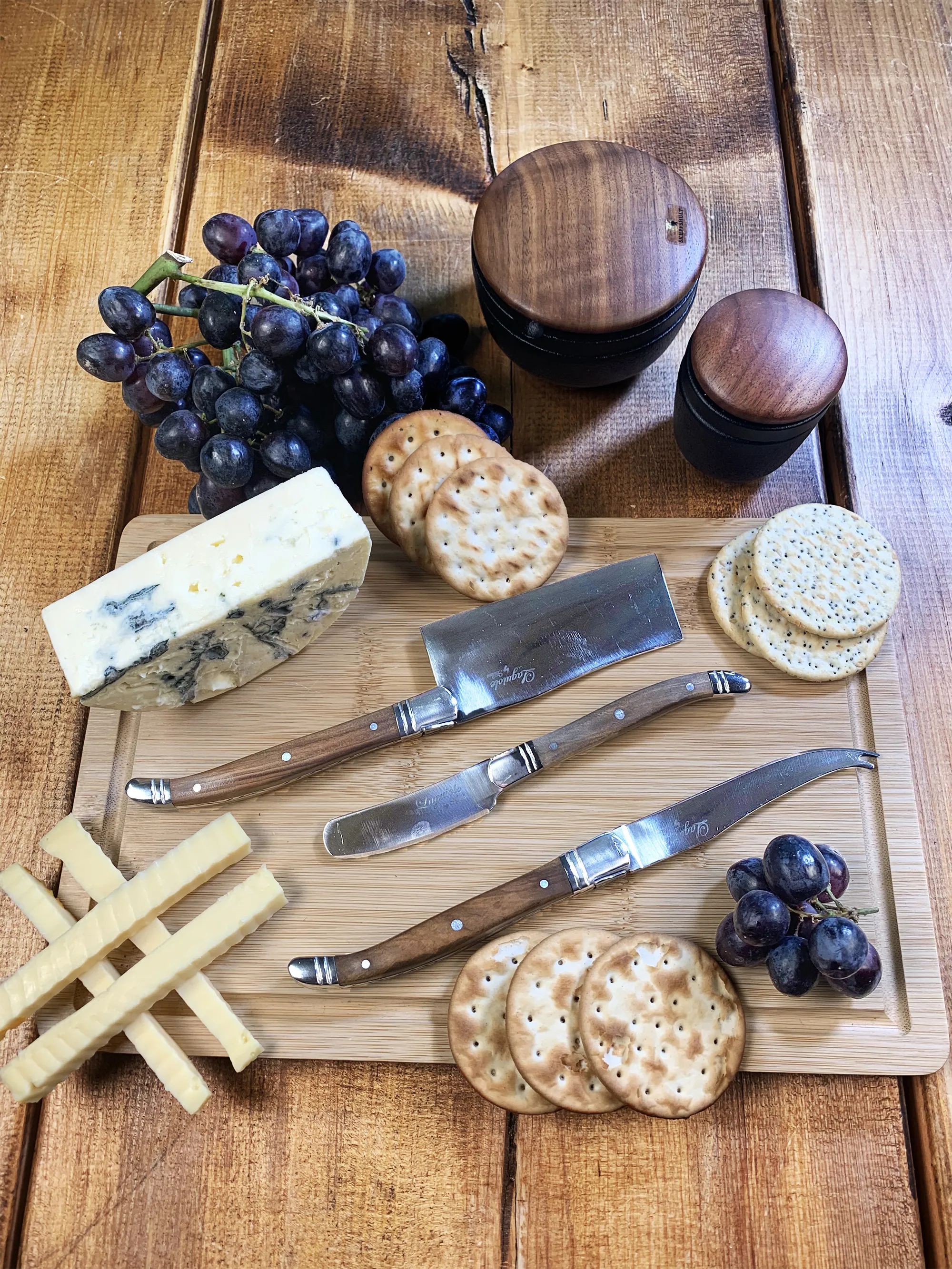 Laguiole By Hâws
 Osteknive Laguiole by Hâws Ostesæt - 4 dele i Træ/stål, 2