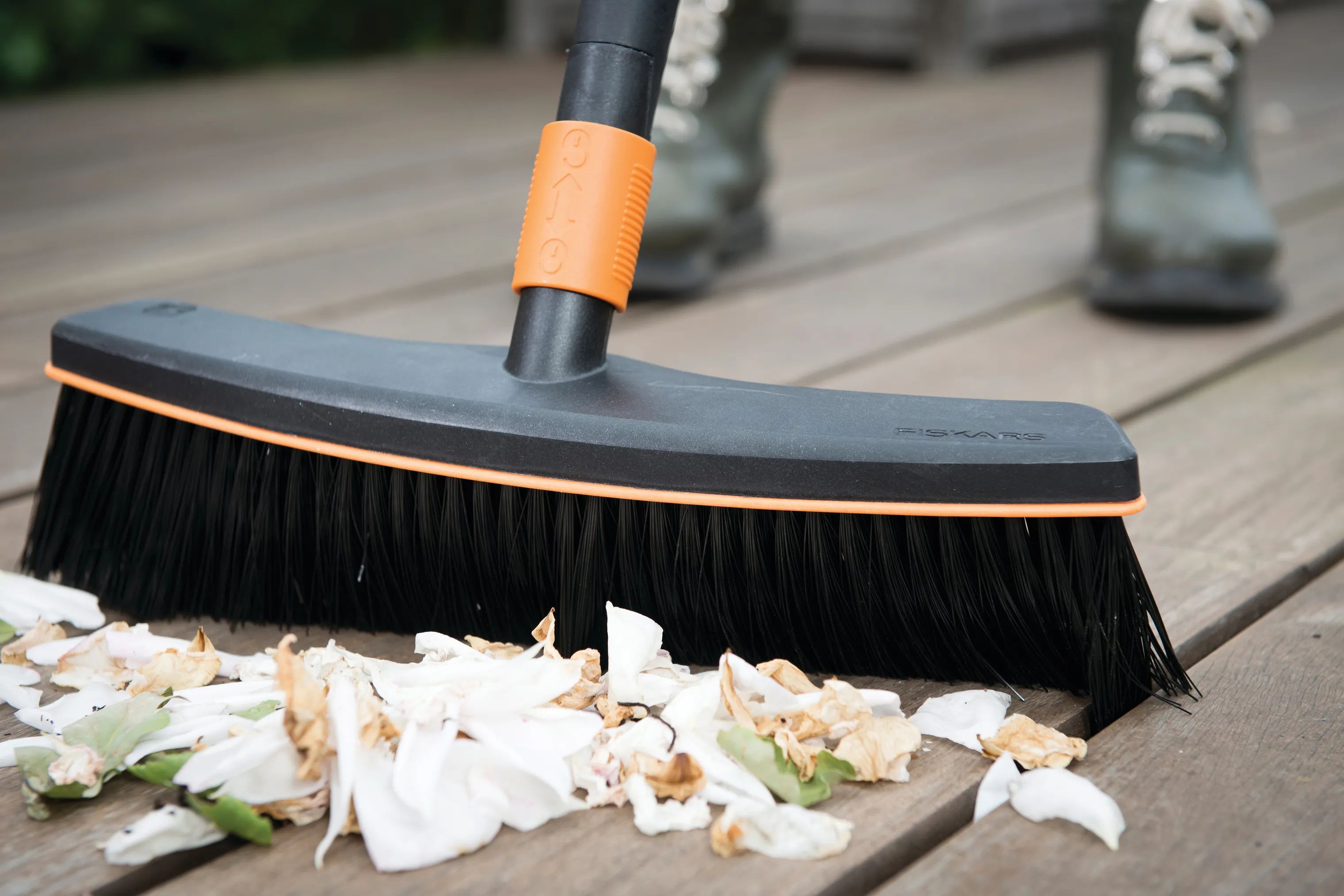 Fiskars Garden Haveredskaber QuikFit™ Blød Kost i Sort/Orange, 3