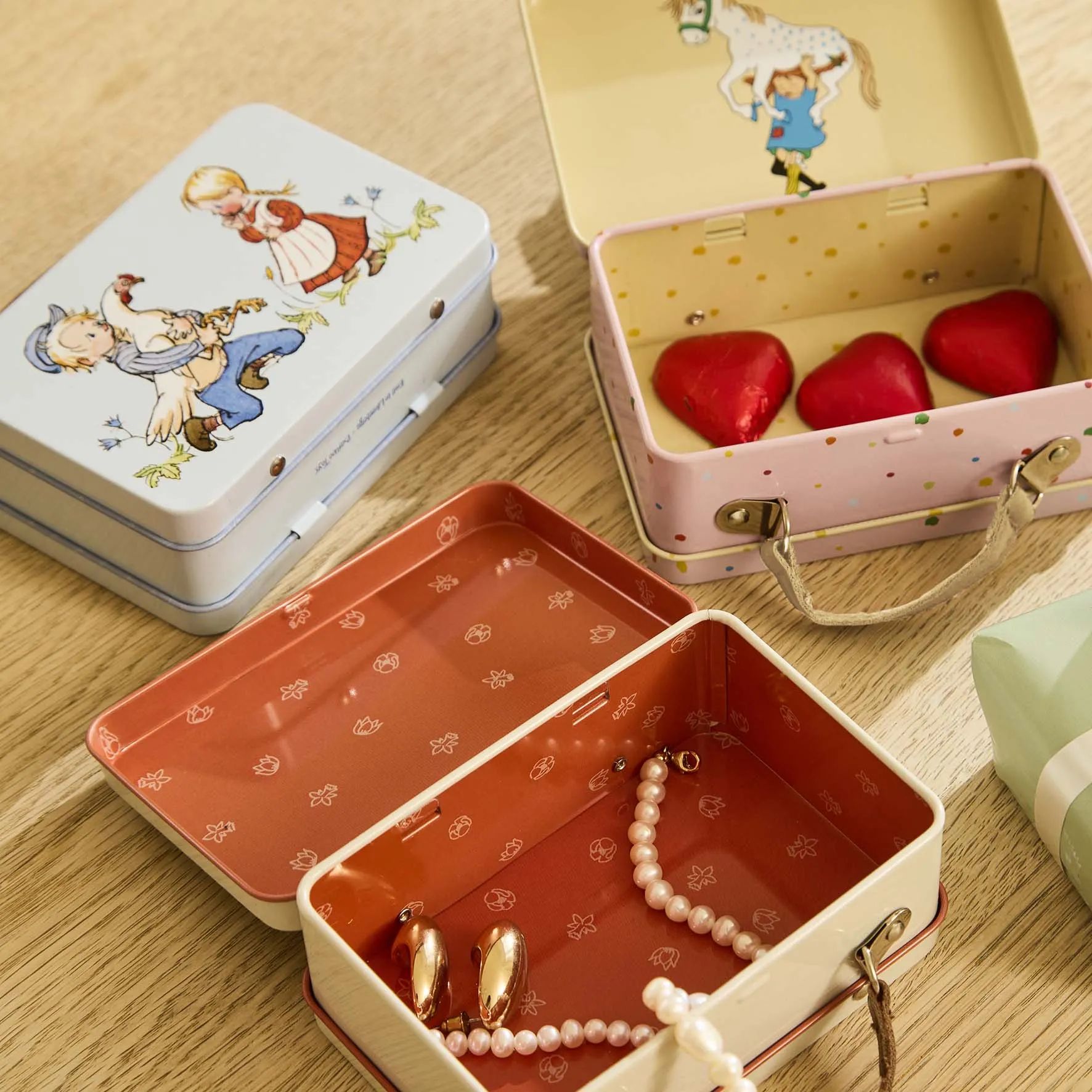 Barbo Toys Til børneværelset Astrid Lindgren Kuffert i Creme, 2