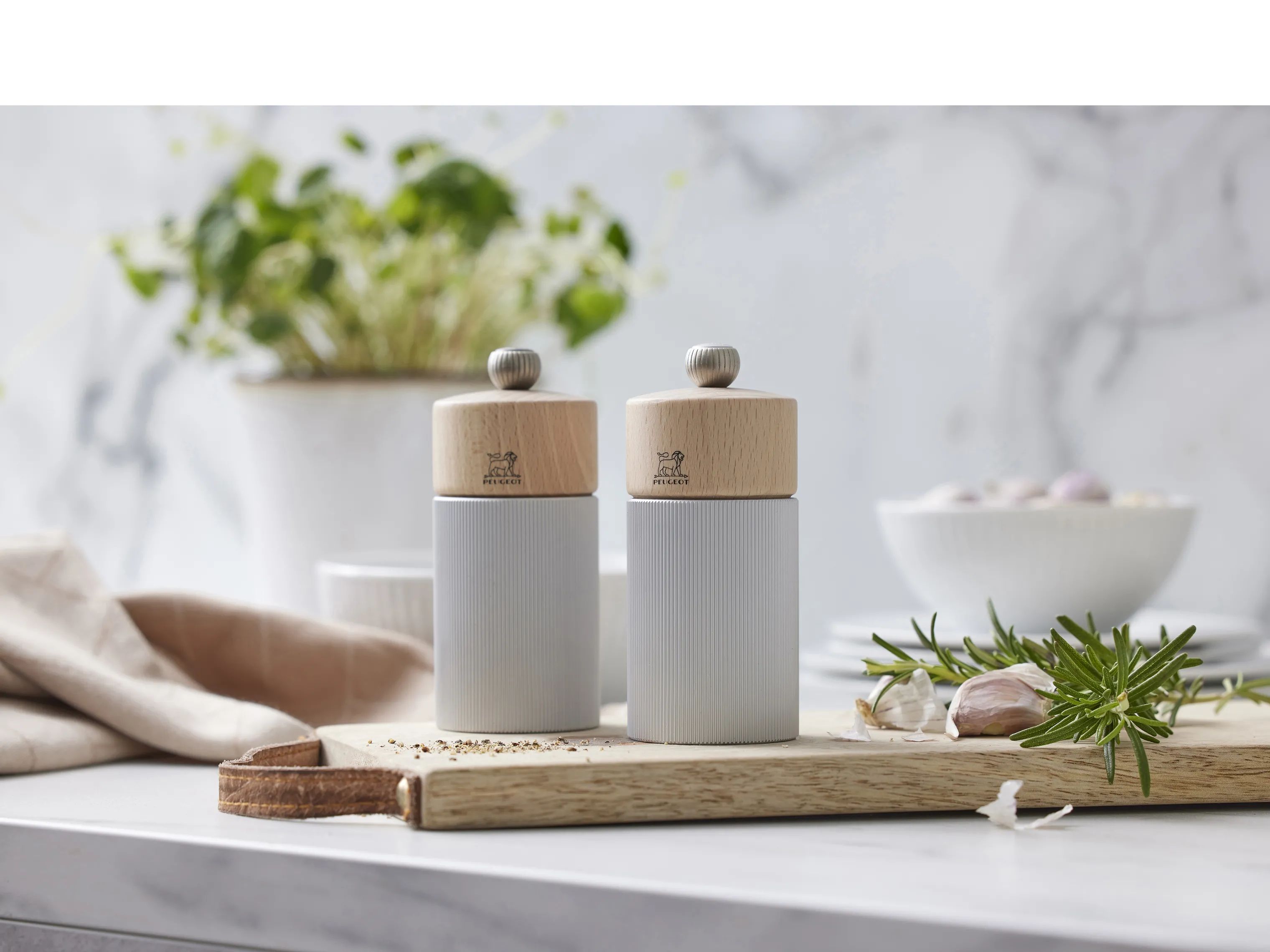 Peugeot Saltkværne Line Peberkværn i natur/grå, 12 cm, 2