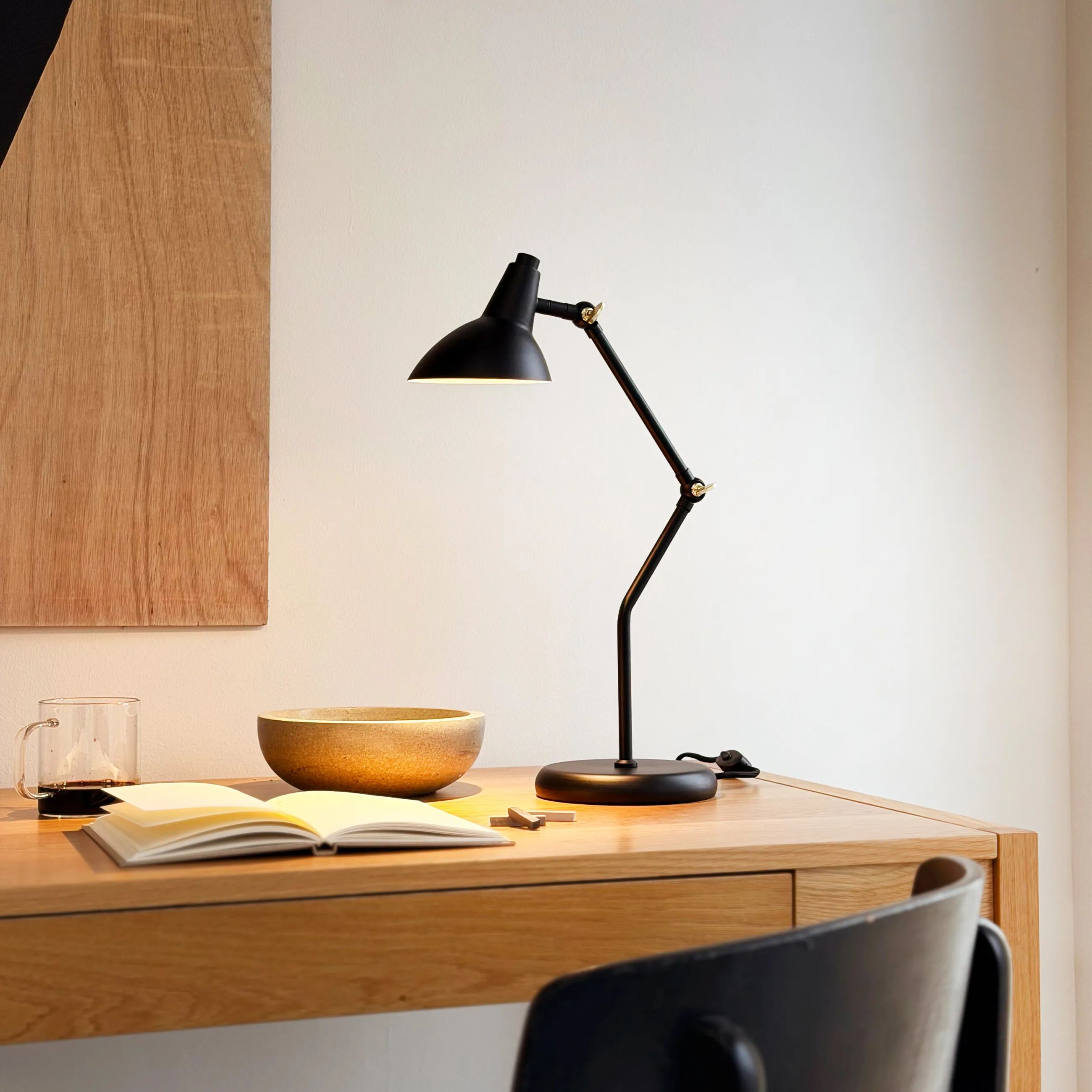Dyberg Larsen Bordlamper Vela Bordlampe i Sort, 2