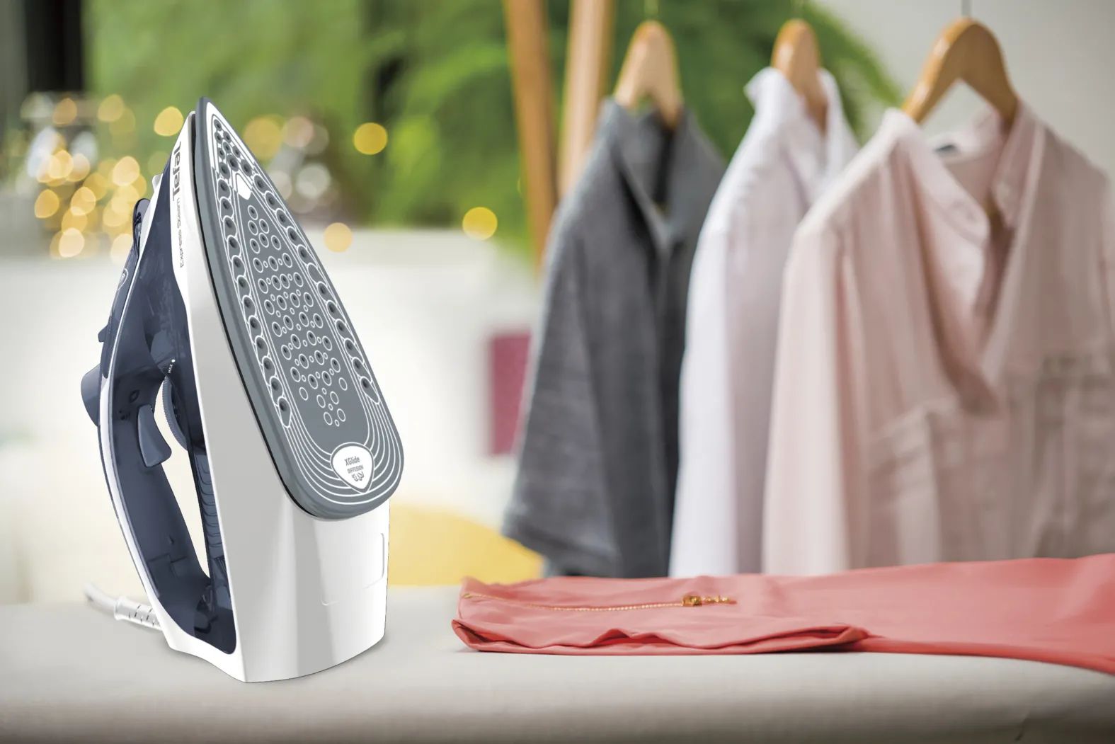 Tefal Strygejern Express Steam+ Dampstrygejern i hvid/blå, 15,5 cm, 2