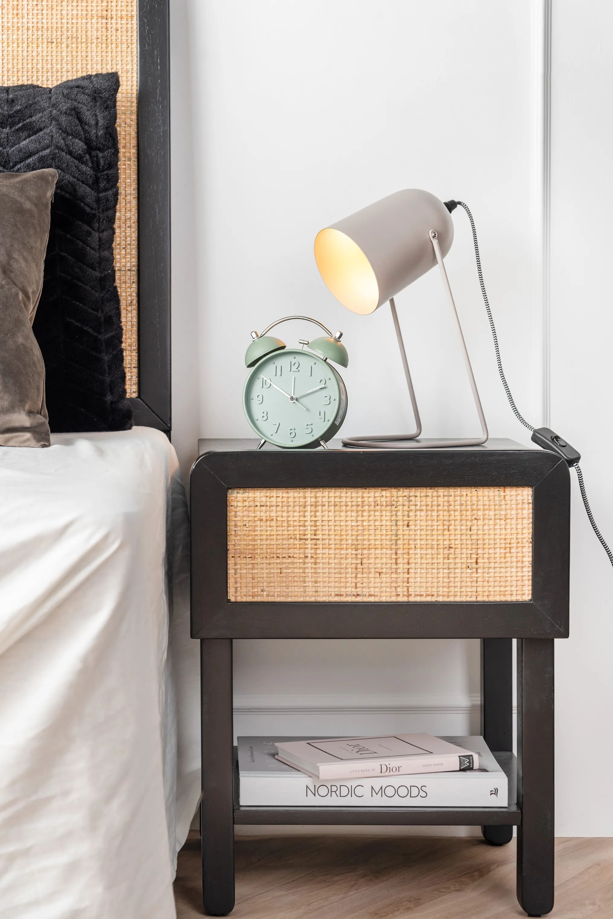Leitmotiv Bordlamper Enchant Bordlampe i Varm grå, 2