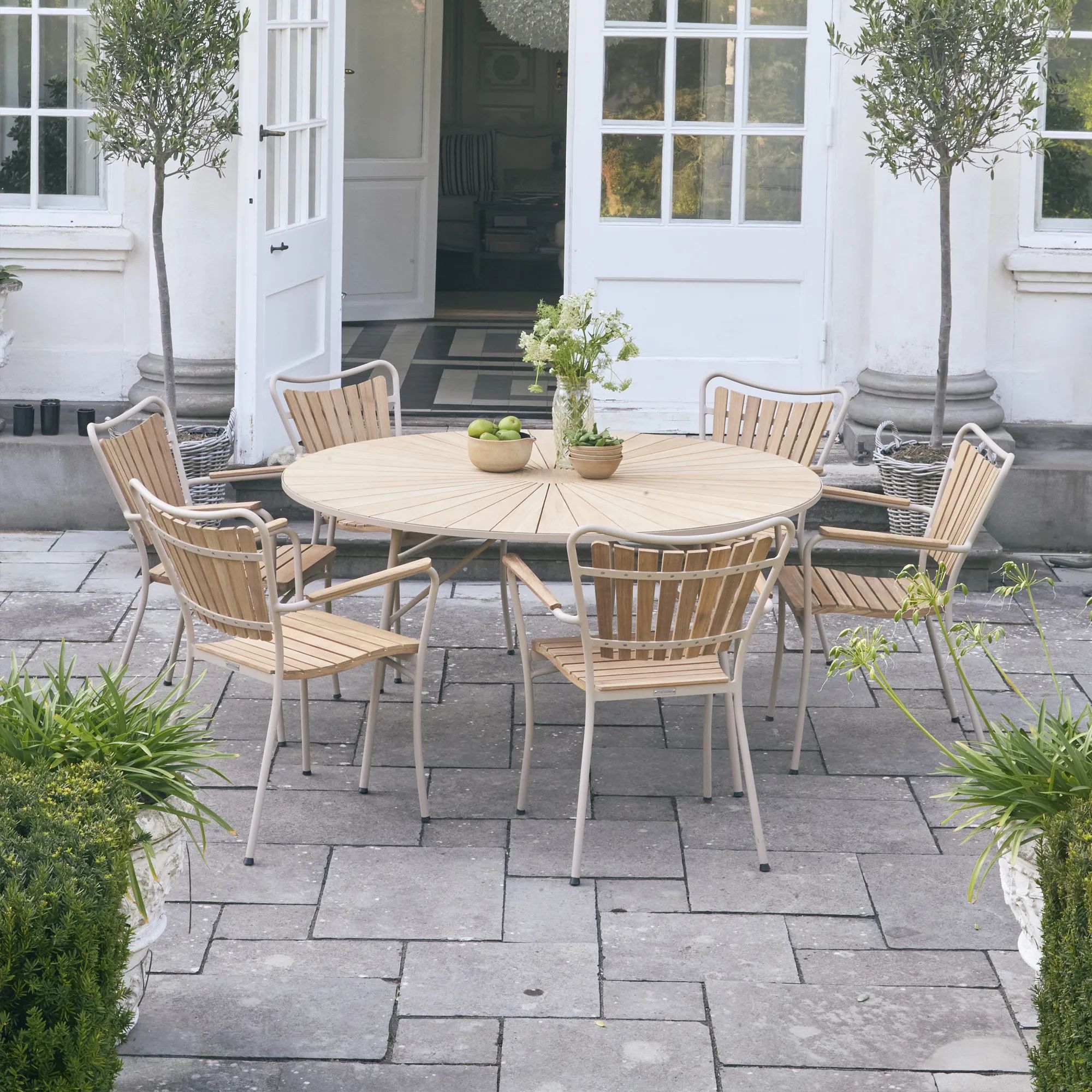 Mandalay Havespiseborde Marguerit Havebord i taupe, 140 cm, 2