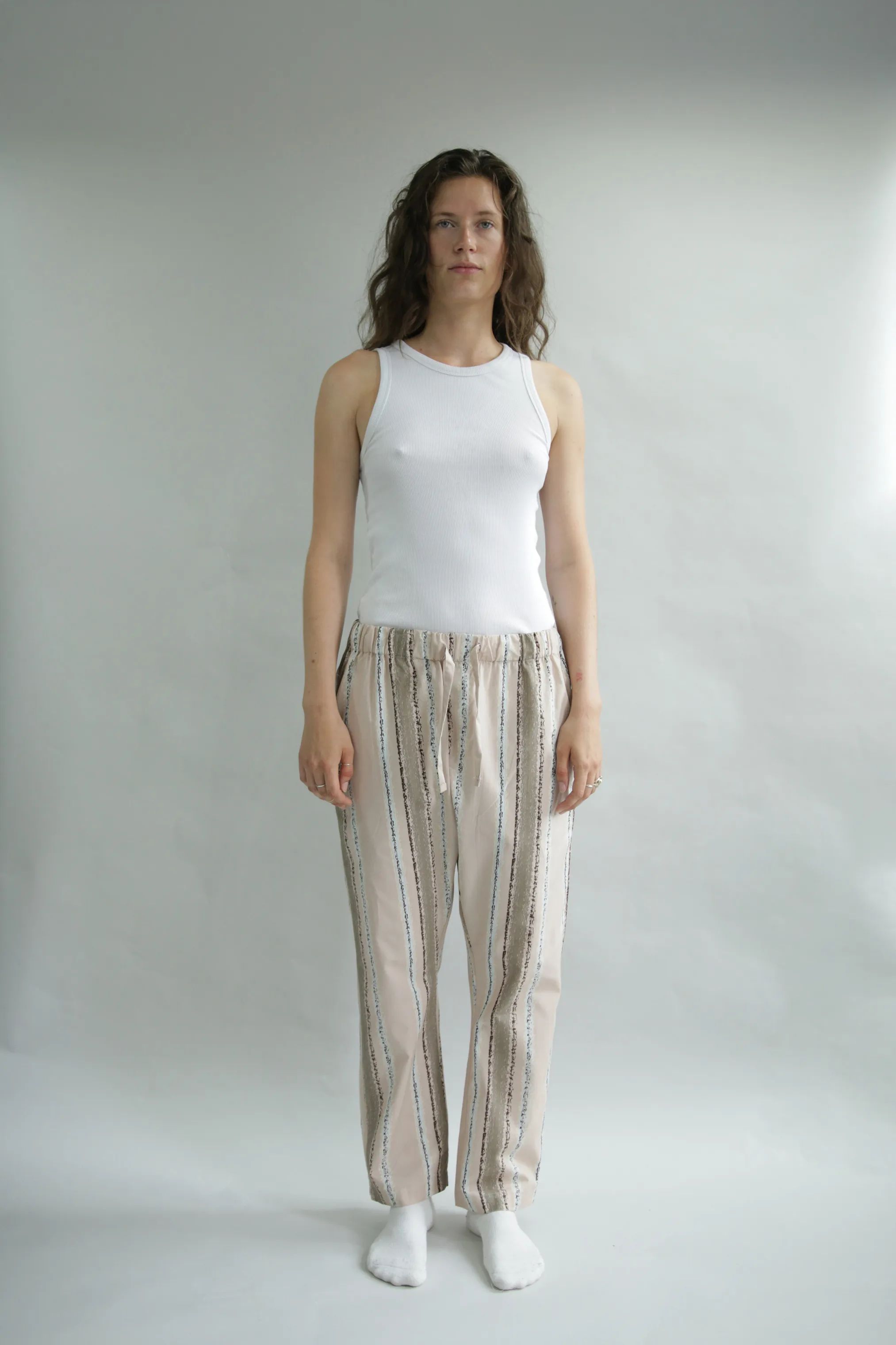 omhu x Mads Barfod Pyjamas Wave Grid Slumber Pyjamasbukser i Latte, M/L, 3