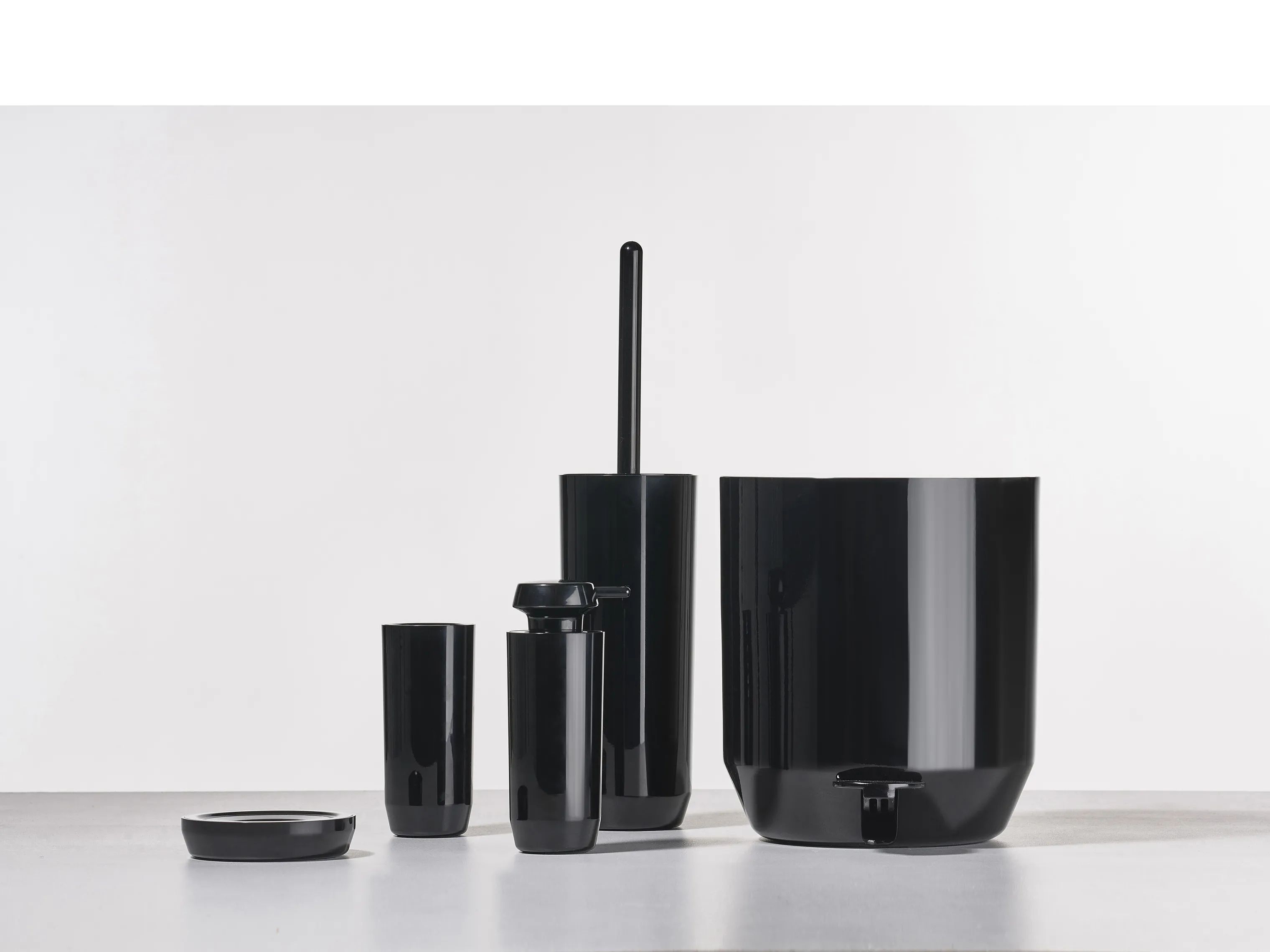 Zone Tandbørsteholdere Suii Tandbørstekrus i Black, 14,1 cm, 2