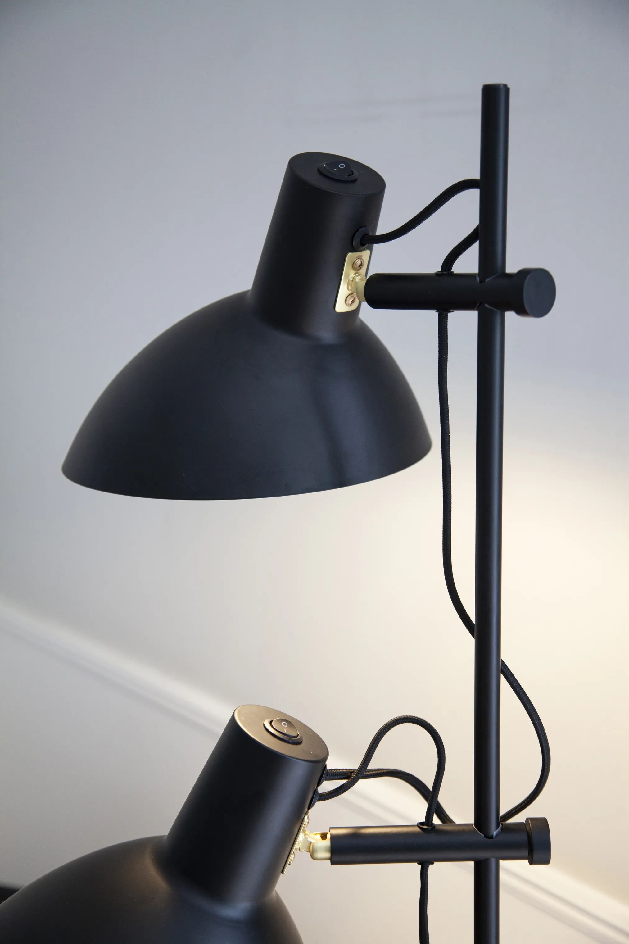 Halo Design Gulvlamper Metropole Gulvlampe - 2 arme i Sort, 3