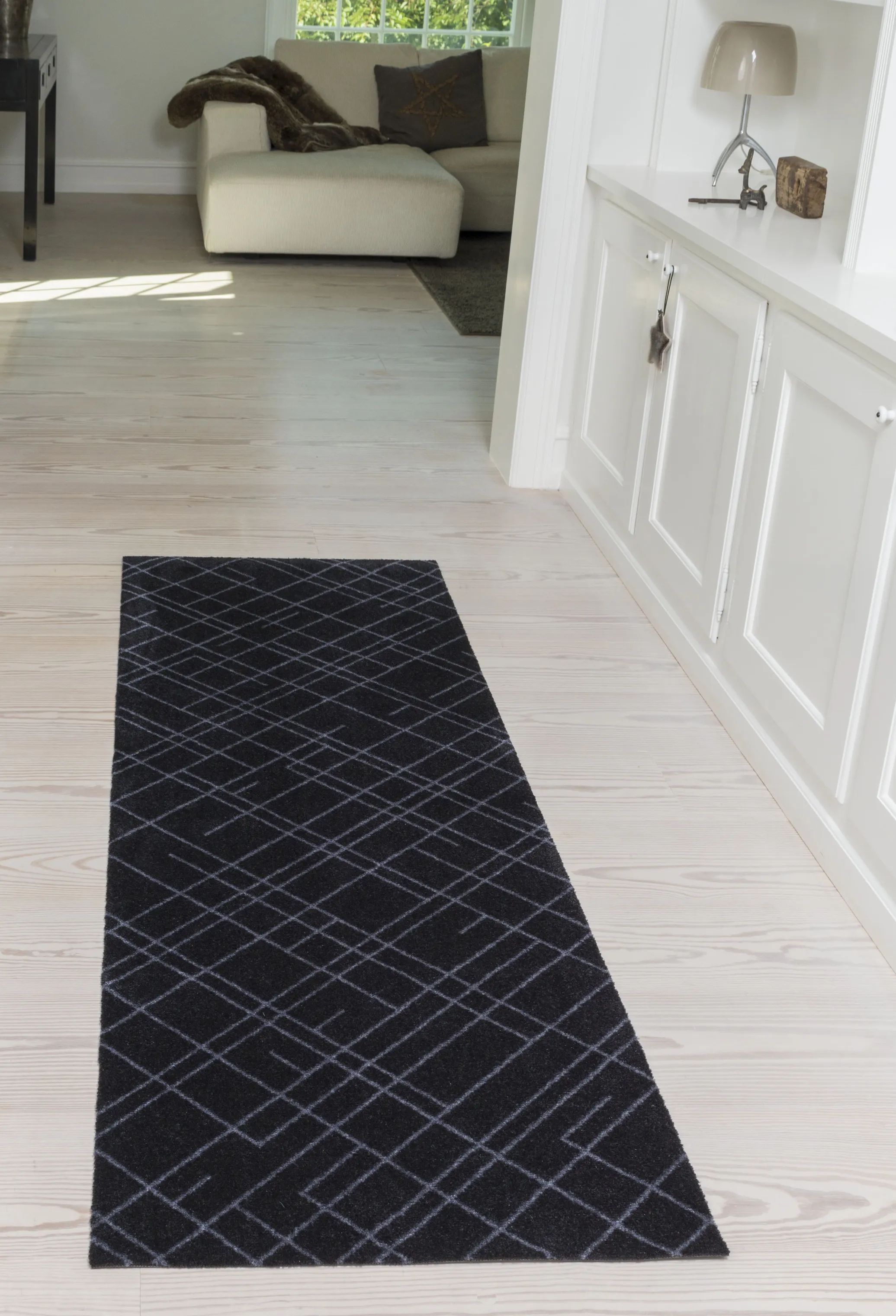 Tica Copenhagen Dørmåtter Lines Gulvmåtte i Sort/grå, B67 x L200 cm, 2
