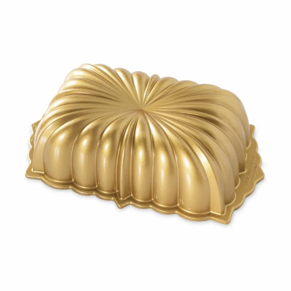 Nordic Ware Øvrige bageforme Classic Fluted Loaf Kageform i Guldfarvet, 1