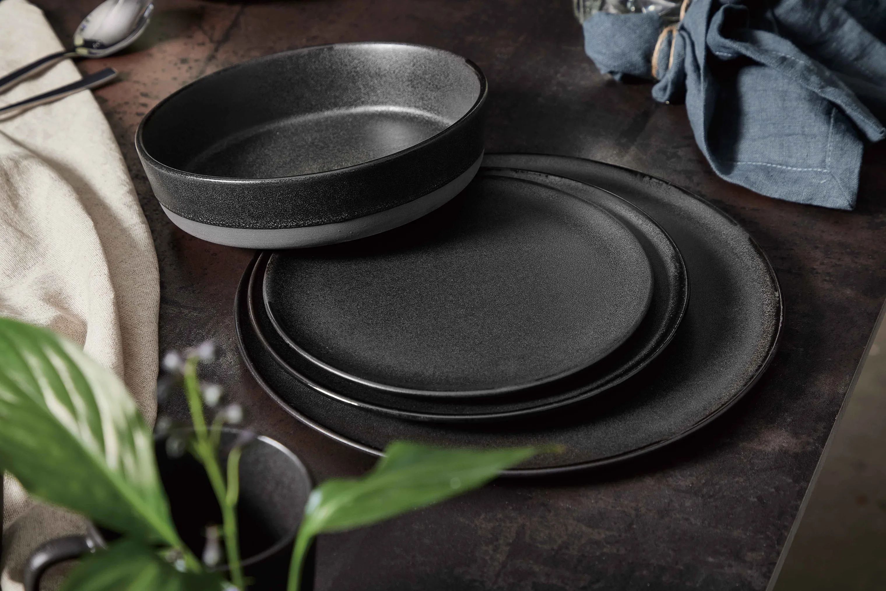 RAW by Aida Middagstallerkener Middagstallerken i Titanium Black, 3